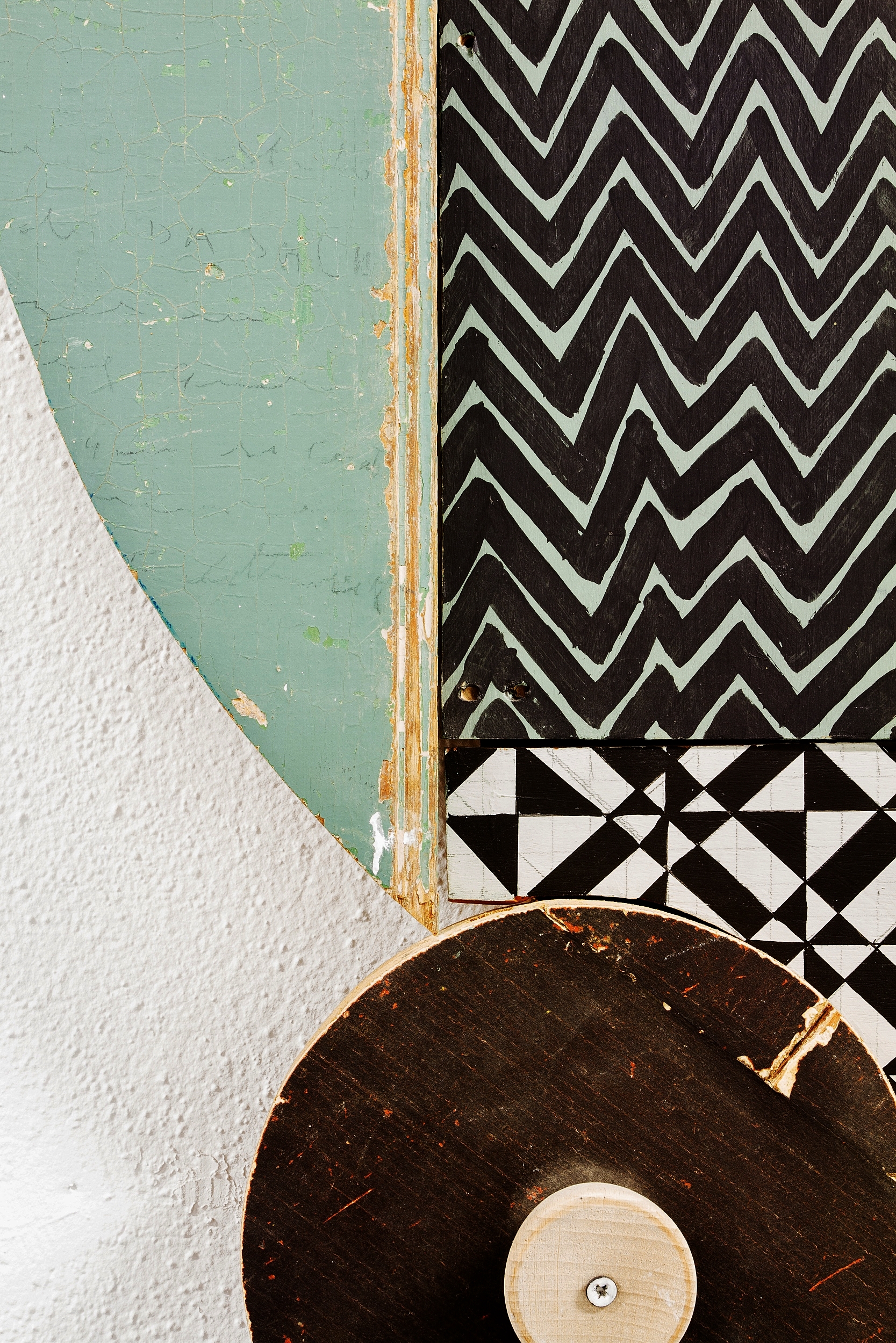 detail: reclaimed wood assemblage | image: Marcelo Duarte @graphosbrasil