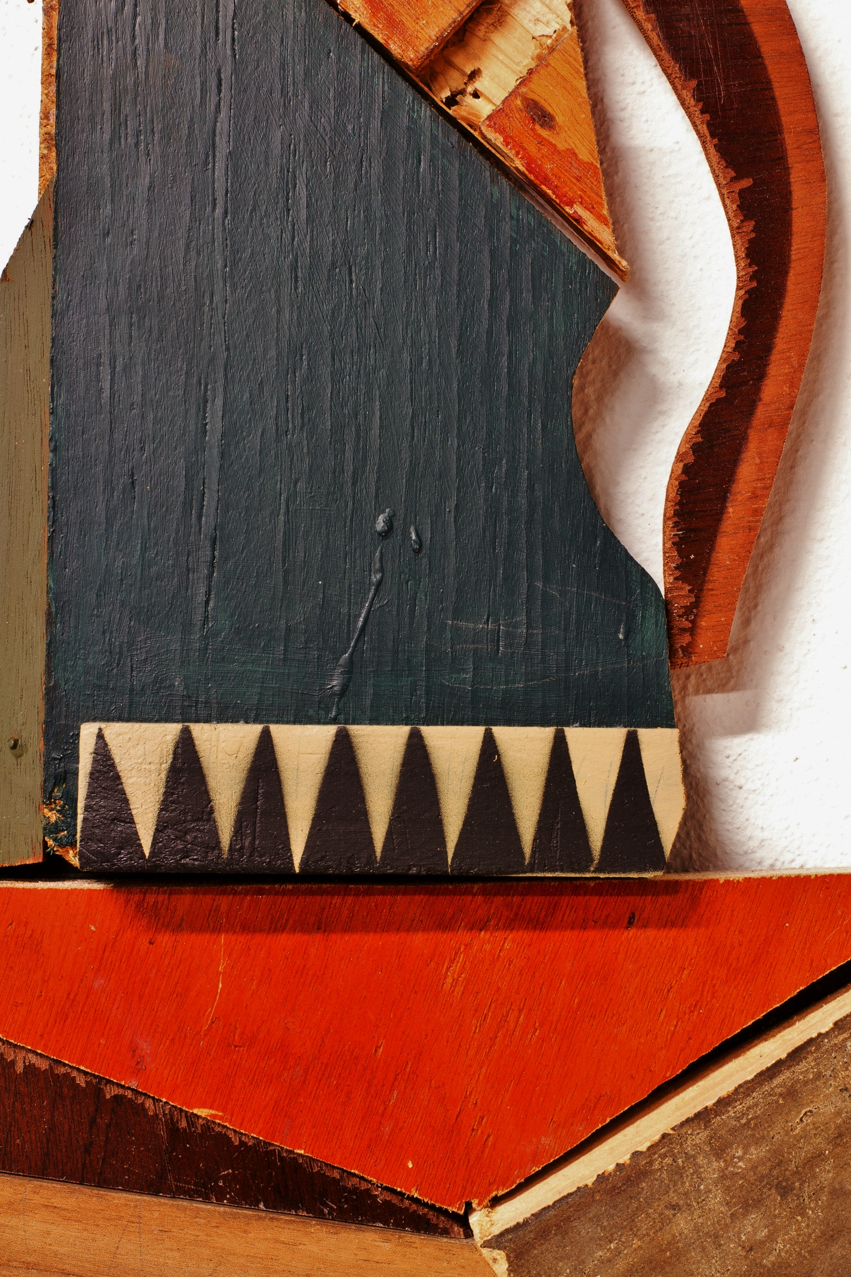 reclaimed wood assemblage | image: Marcelo Duarte @graphosbrasil