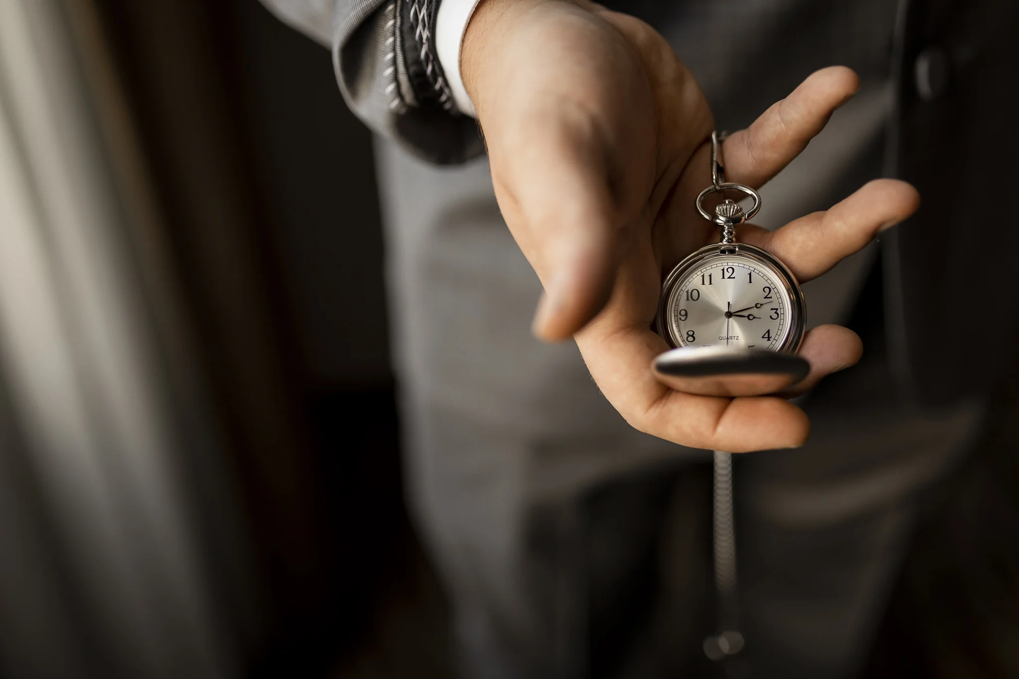 Iron-Oak-Studios-wedding-groom-prep-watch.jpg