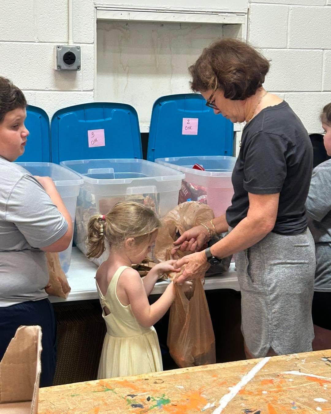 What a great group of kiddos we had at the Feeding Kids space this week from Aldersgate United Methodist Church of Shelby!

They worked so hard and it always makes us smile to see kids giving back to their community. Way to go, Aldersgate!

#shelbync