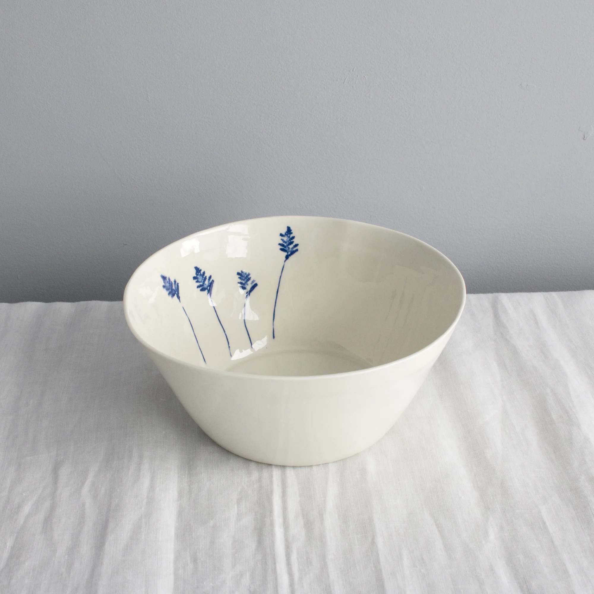 LUSITANO1143_MF_ServingBowl_Lavanda_Natural_2000x2000.jpg
