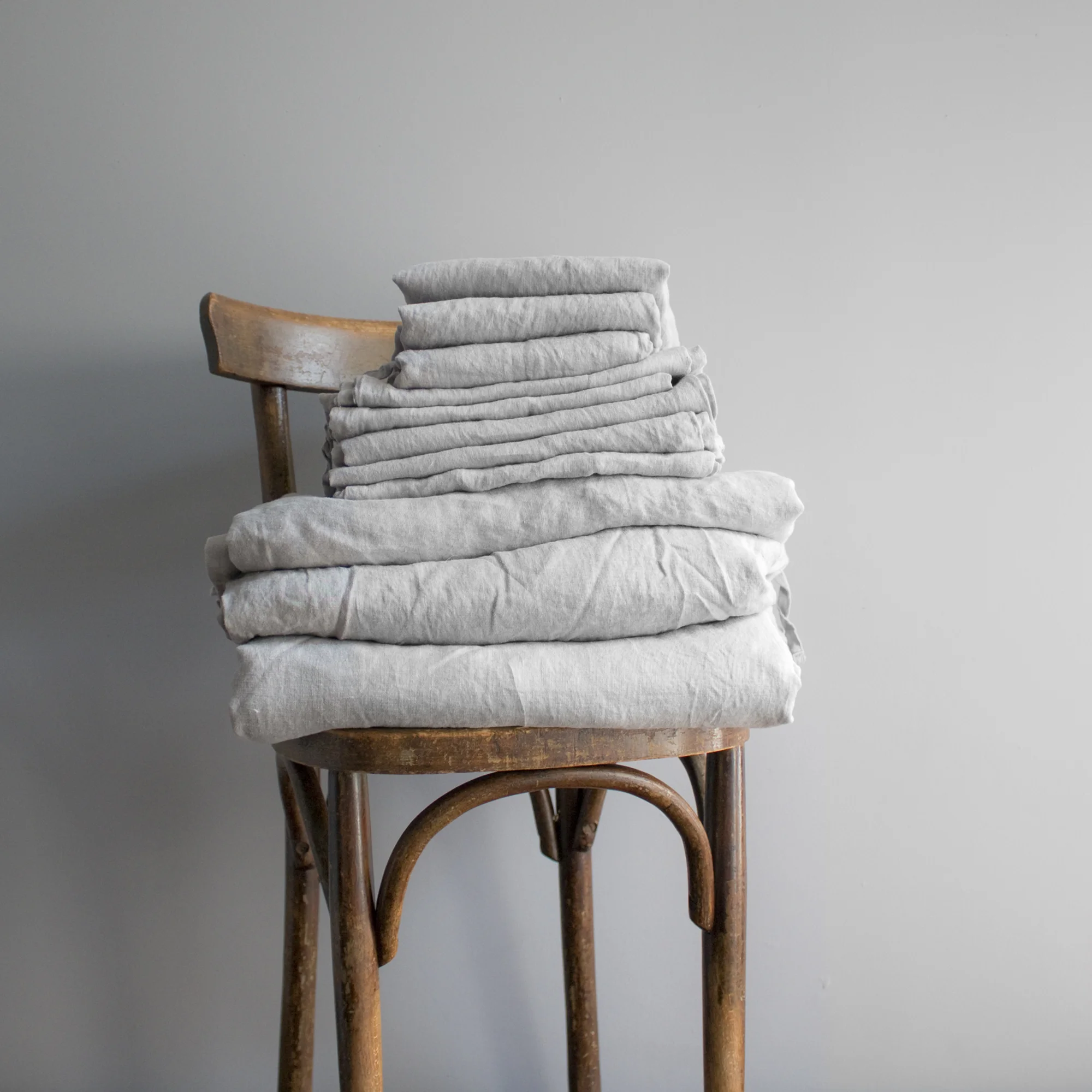 LUSITANO1143_Amalia_LtGray_Chair_2000x2000.jpg