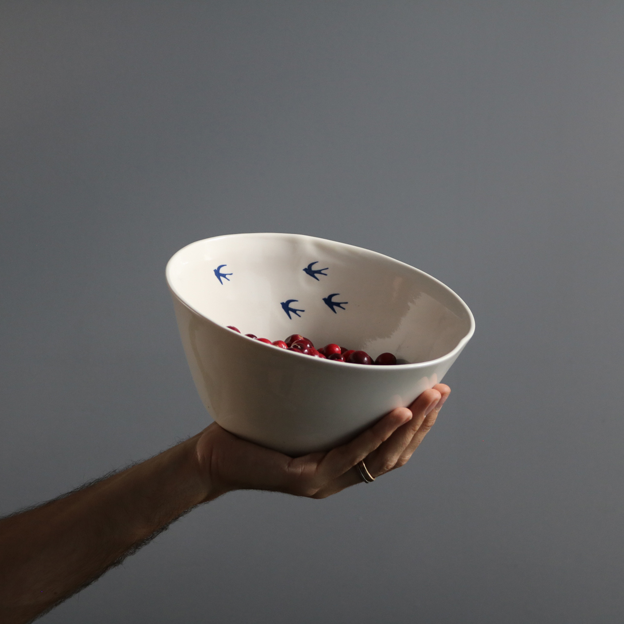 Lusitano1143_MF_AndorinhaServingBowl_Hand.jpg