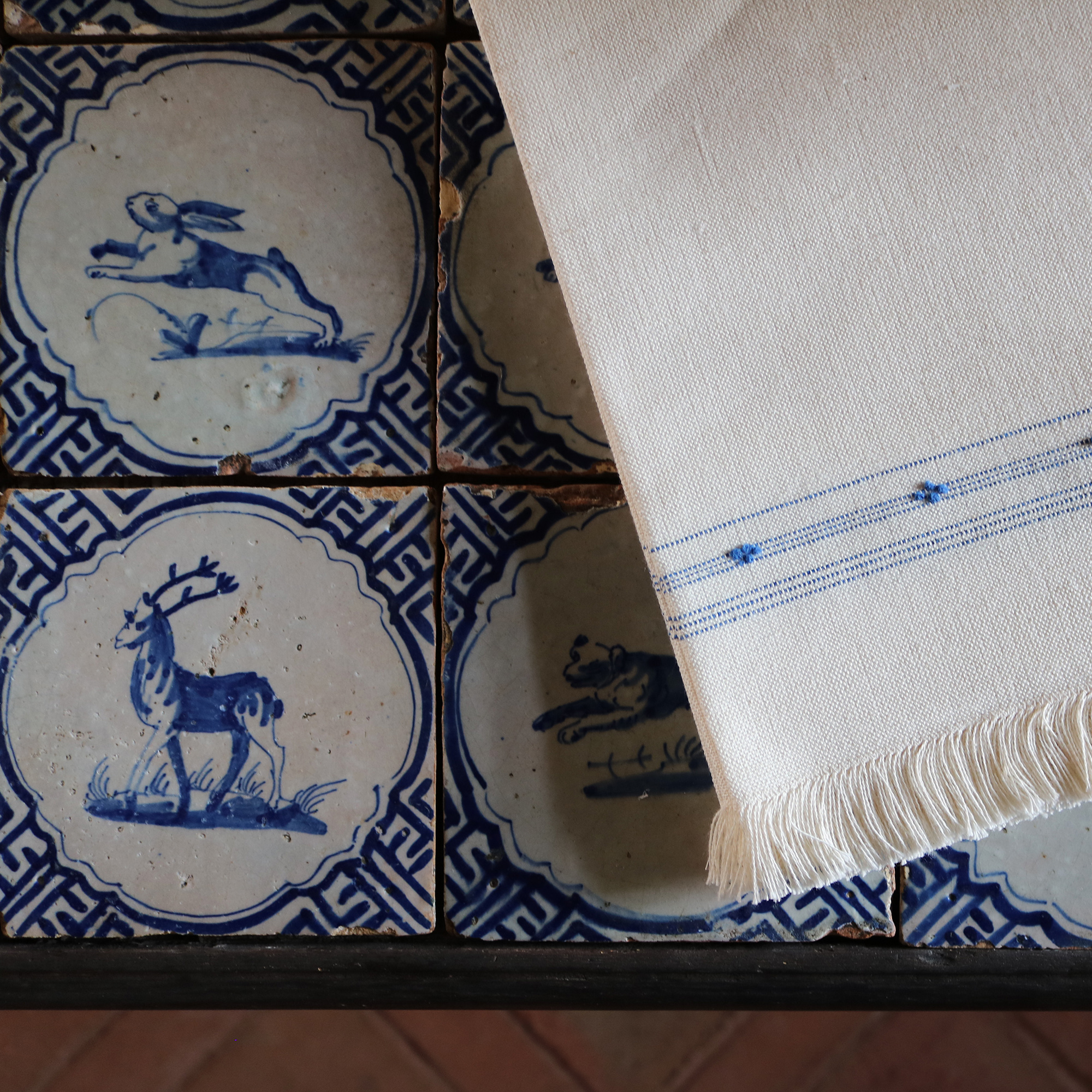 VilaReal_Handwoven_Linen_NaturalBlue_Napkin2_Detail_2000x2000.jpg