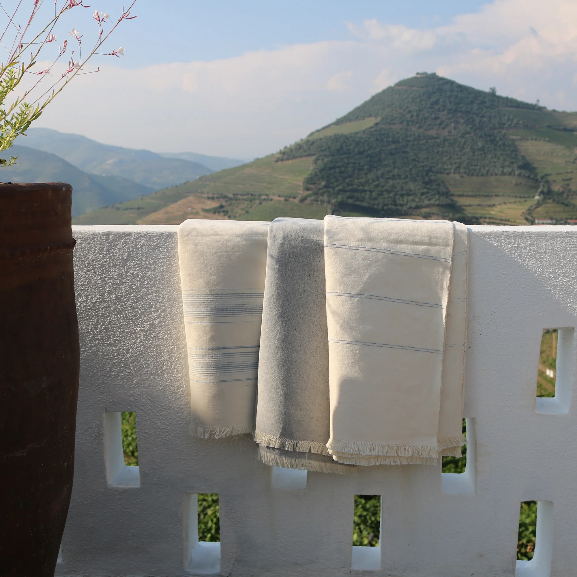 LusitanoStudio_VilaReal_Handwoven_Linen_Throws_2000x2000.jpg