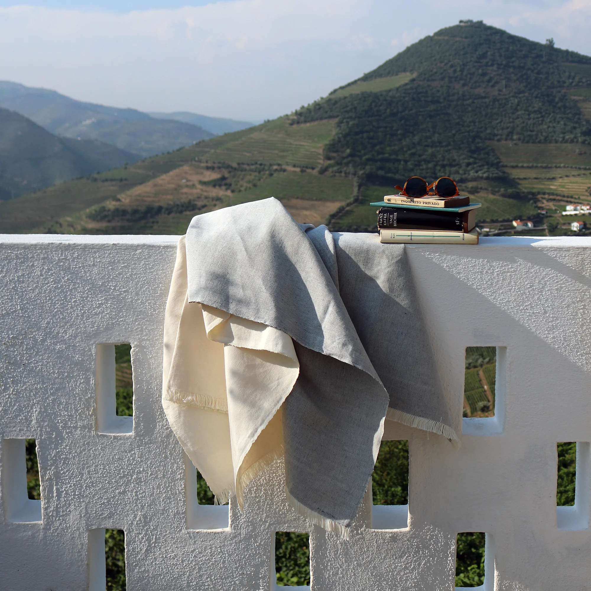 LusitanoStudio_VilaReal_Handwoven_Linen_Throws_BlueWhite_2000x2000.jpg
