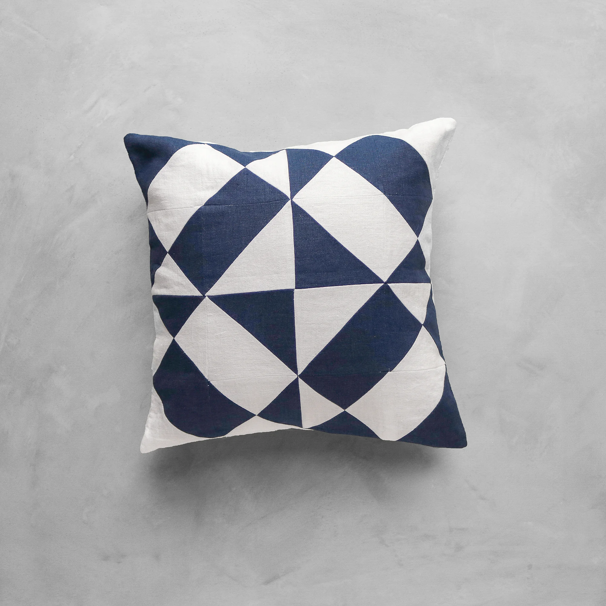 LusitanoStudio_ComportaPillows_Blue_01_Texture-2.jpg