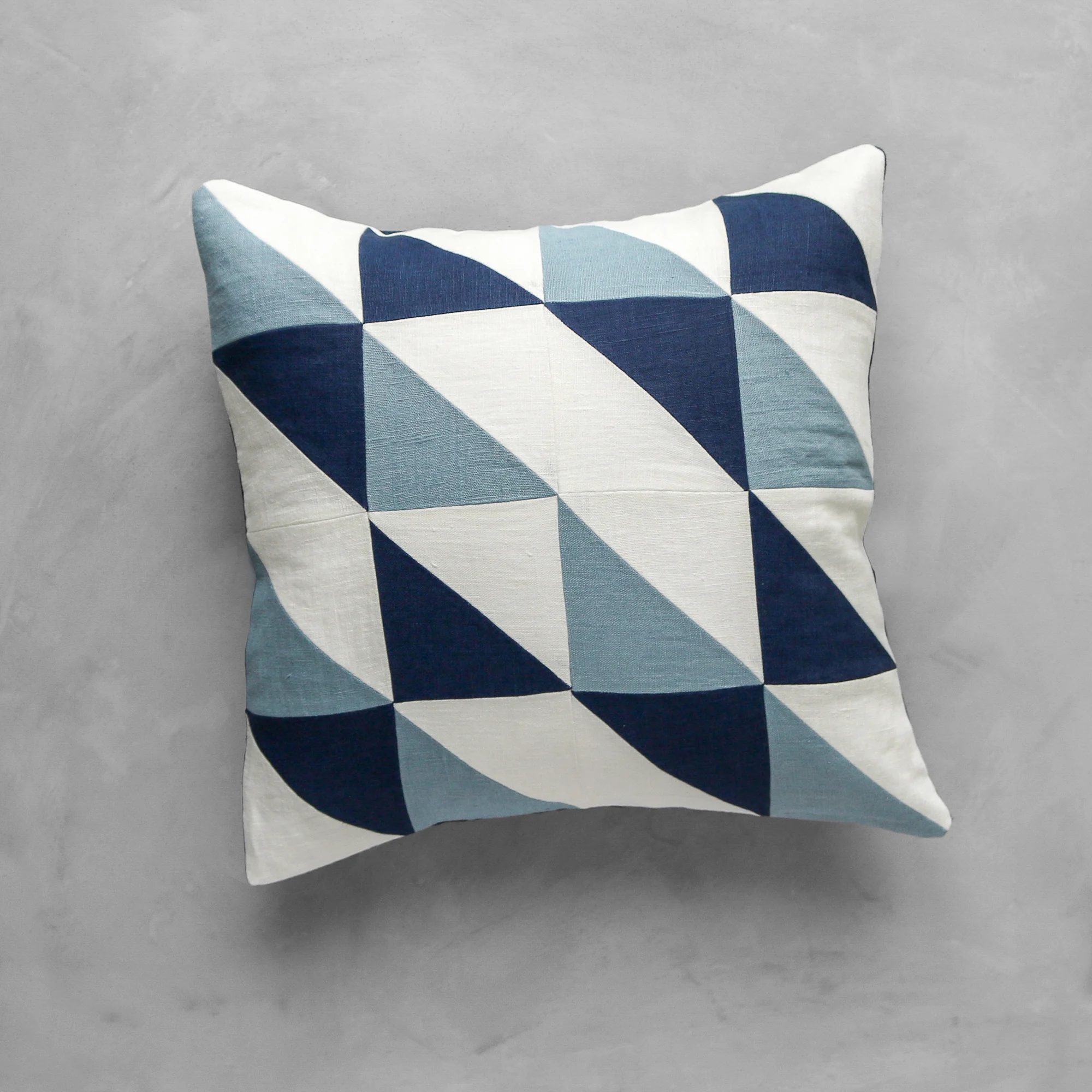 LusitanoStudio_LisboaPillows_Blue_02_Texture.jpg