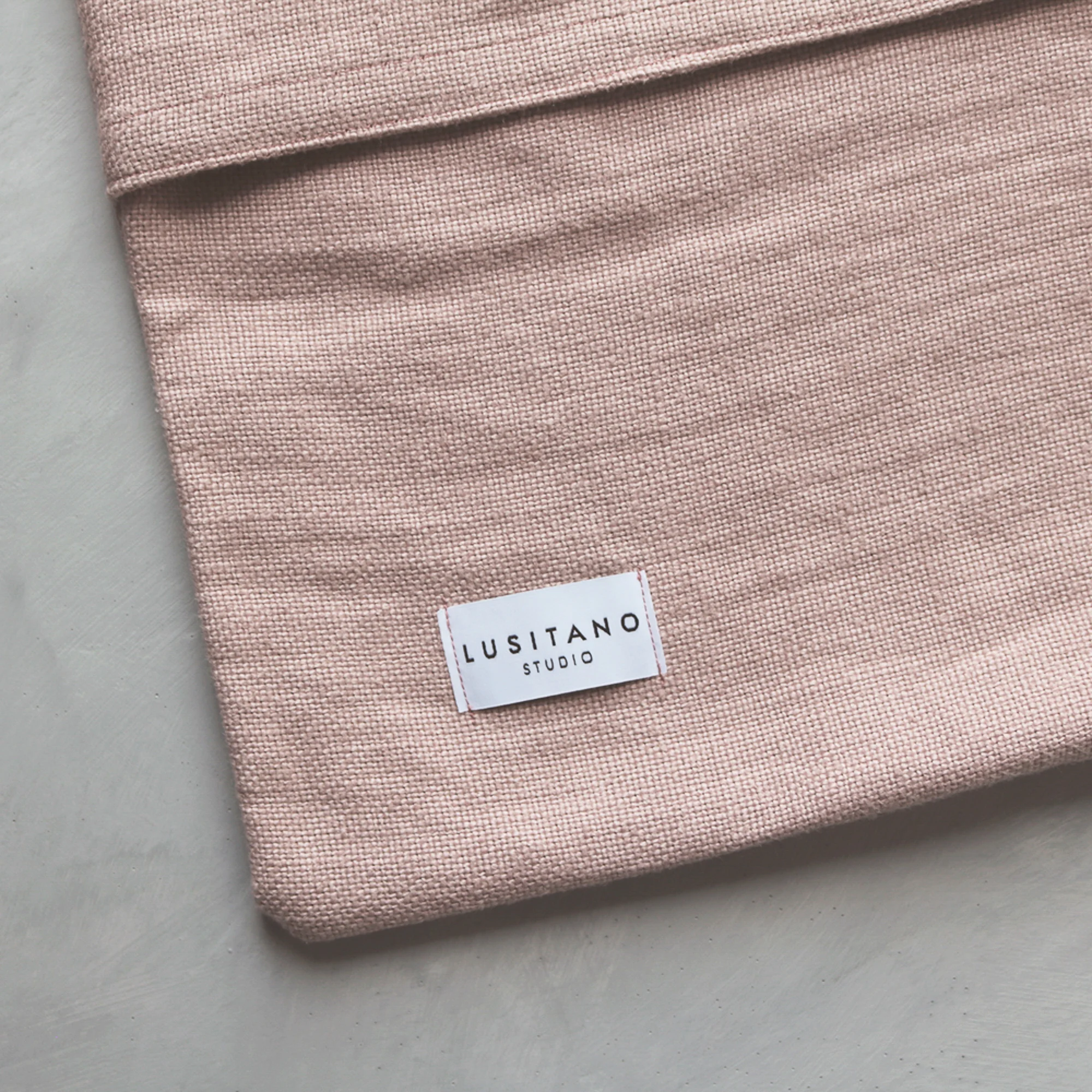 LusitanoStudio_AlentejoPillows_SoftRose_Texture_Back.jpg
