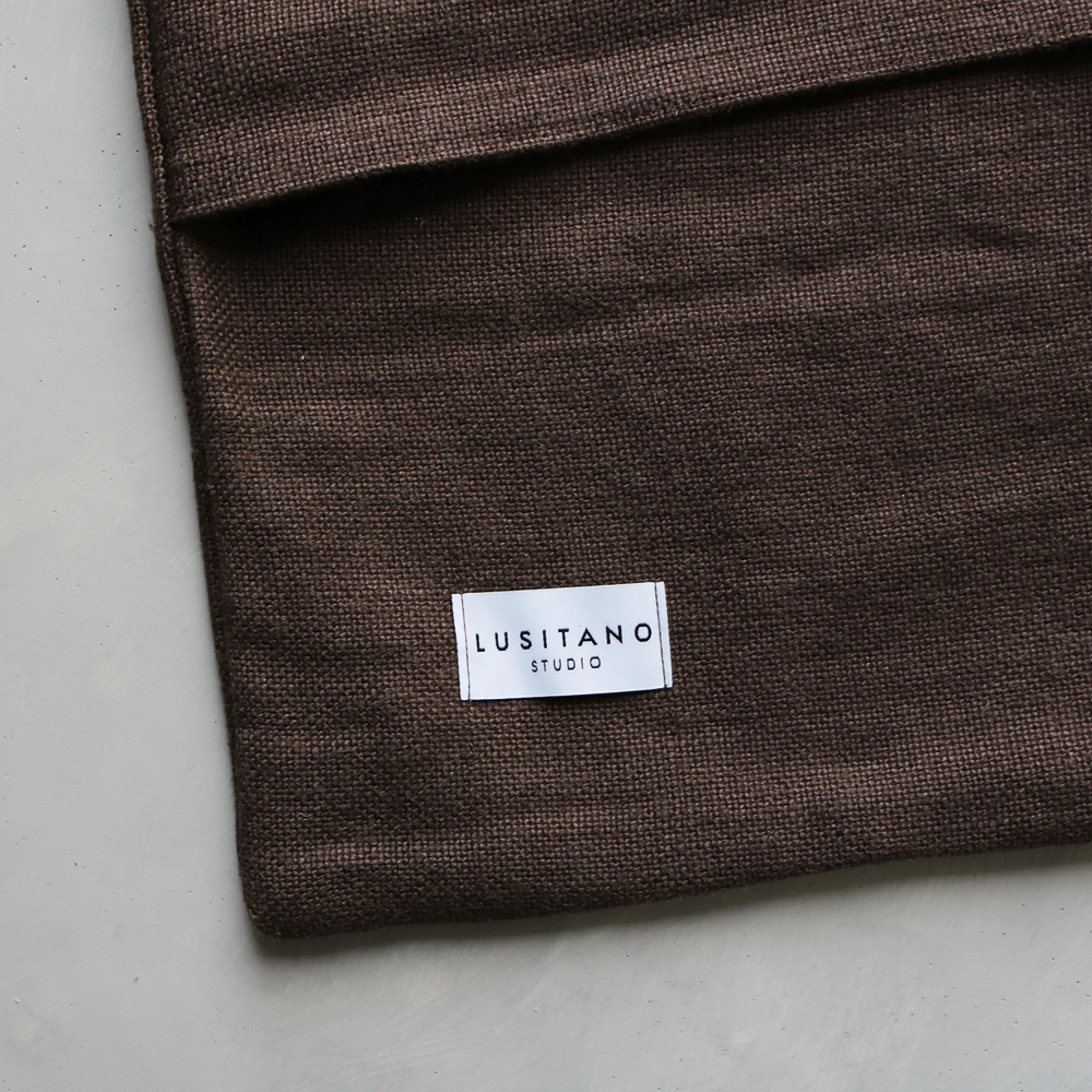 LusitanoStudio_AlentejoPillows_Chestnut_Texture_Back.jpg