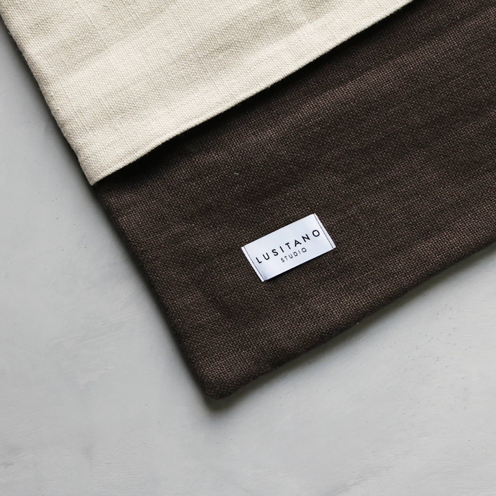 LusitanoStudio_AlentejoPillows_Natural_Chestnut_Texture_Back.jpg