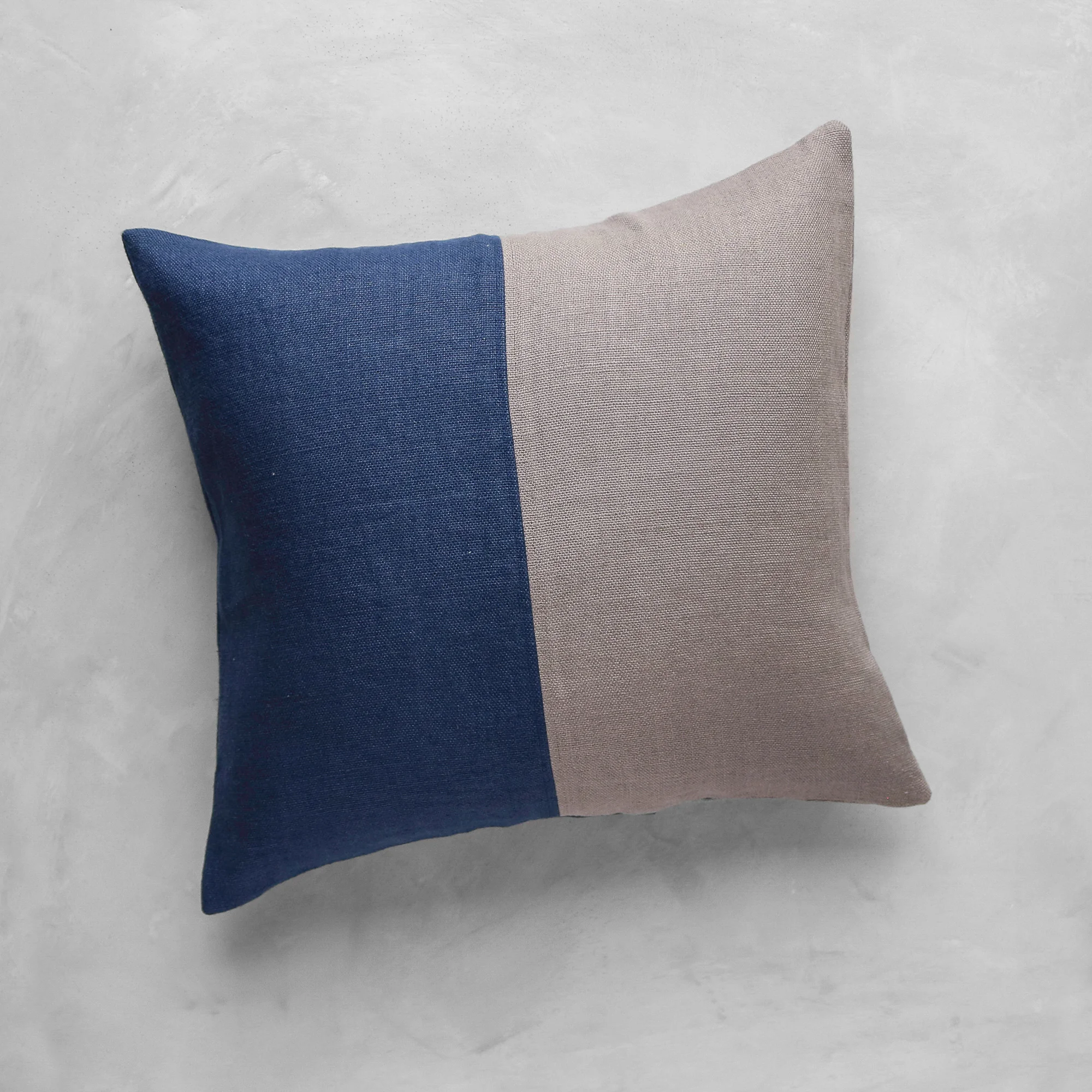 LusitanoStudio_AlentejoPillows_Silver_Sapphire_Texture.jpg
