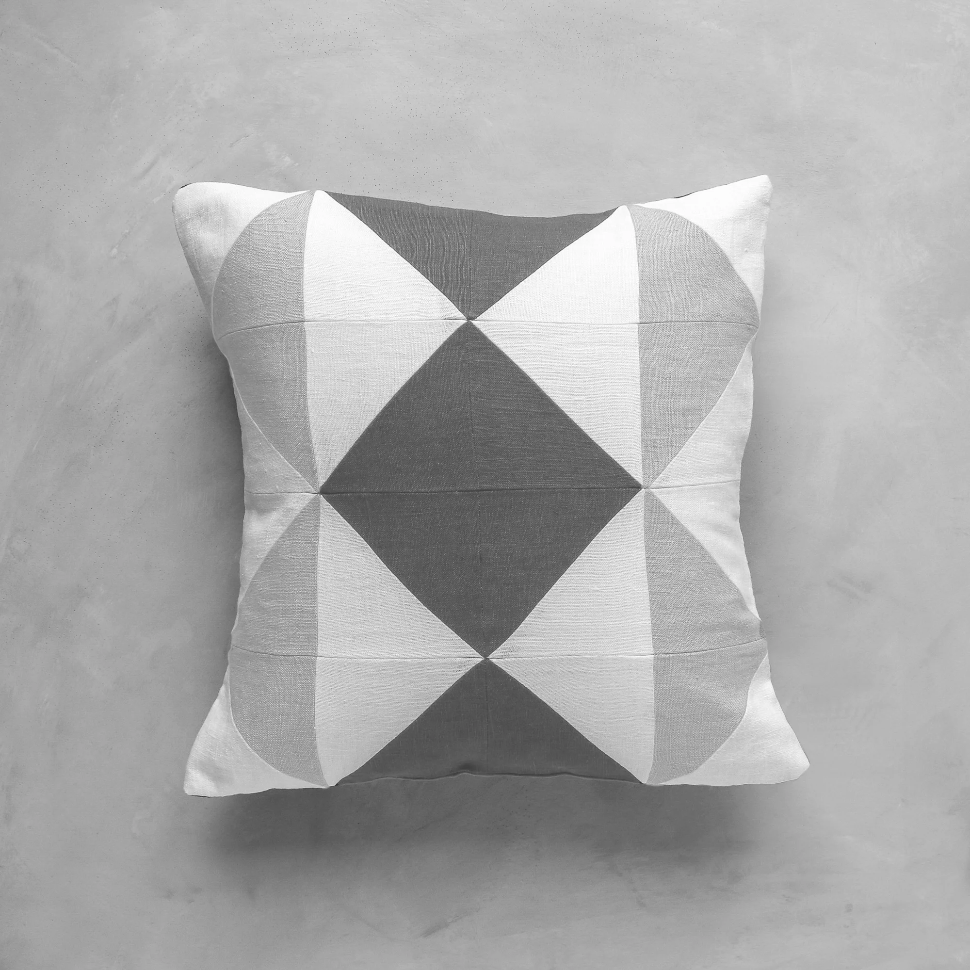 LusitanoStudio_LisboaPillows_Gray_03_Texture.jpg