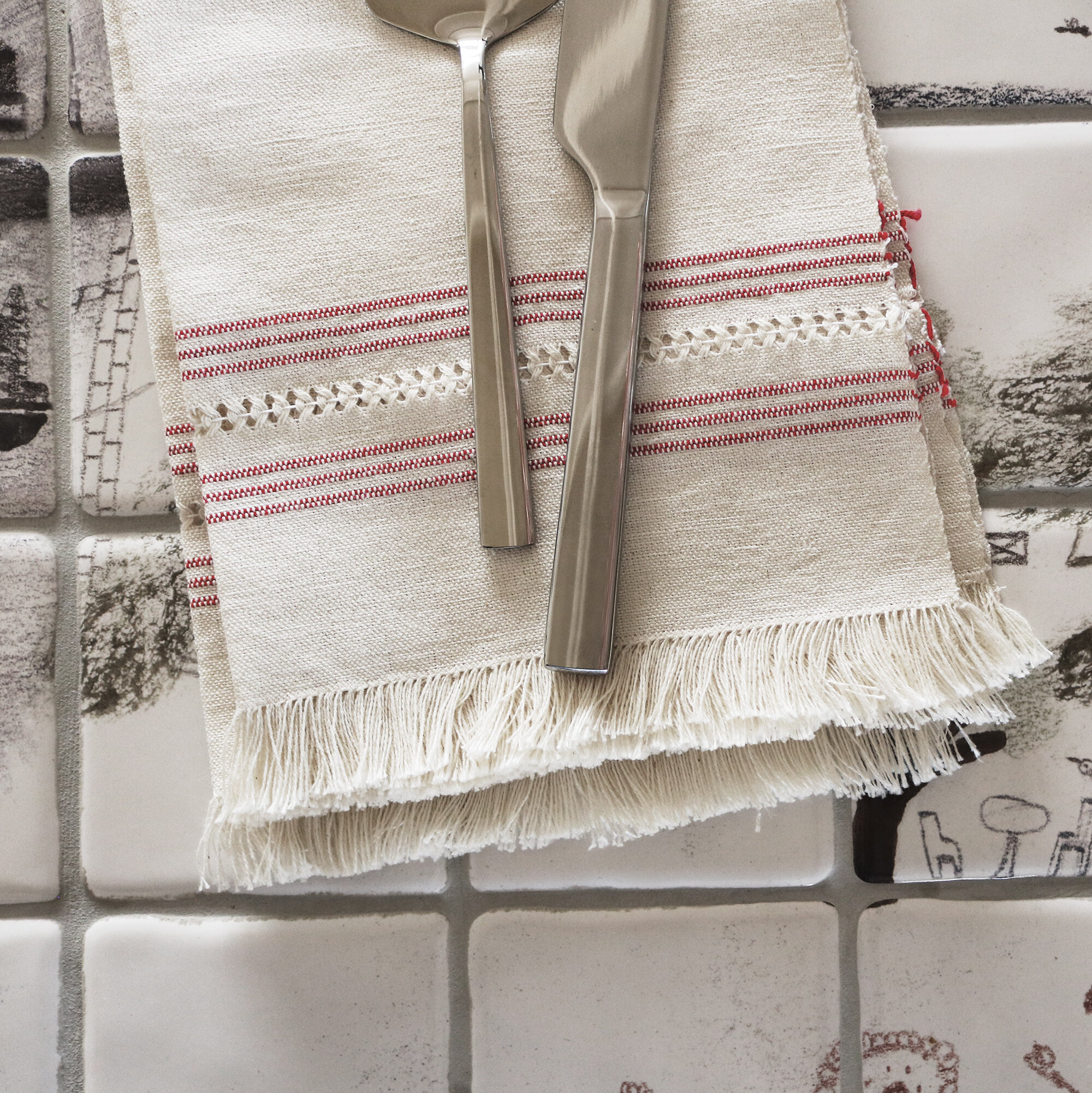 LusitanoStudio_VilaReal_Handwoven_Linen_NaturalRed_Napkin_Detail4_2000x2000.jpg