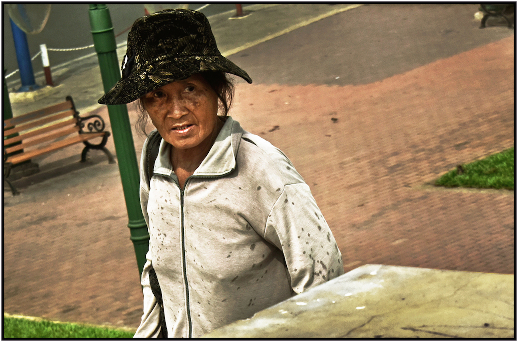 Impoverished woman, Saigon/HCMC, Dec. 2015. #3381 