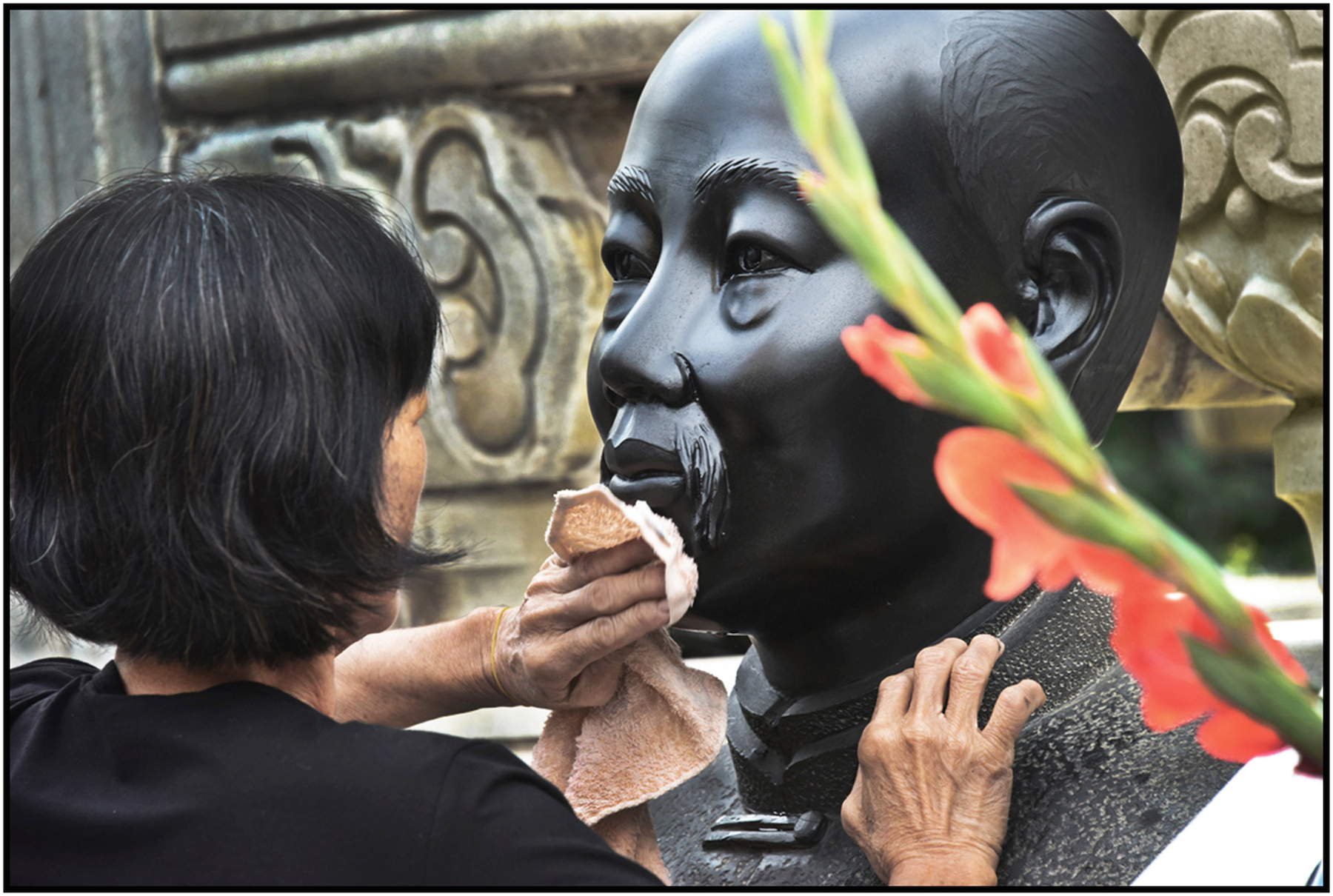  Ho Chi Minh sculpture in central courtyard of Binh Tay Market, Cholon, Saigon /HCMC, Dec 2015. 