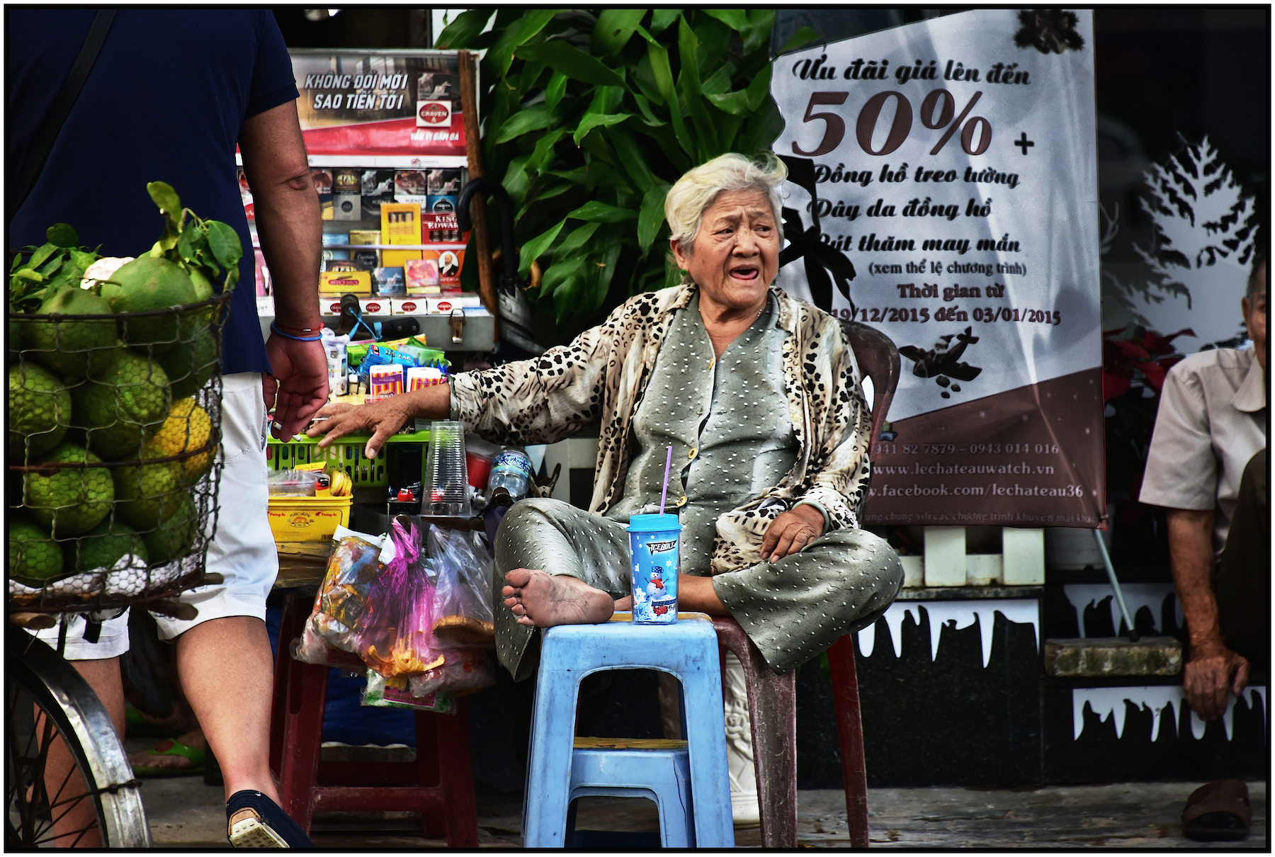  Street Vendor, Saigon/HCMC, Dec. 2015. #5204 