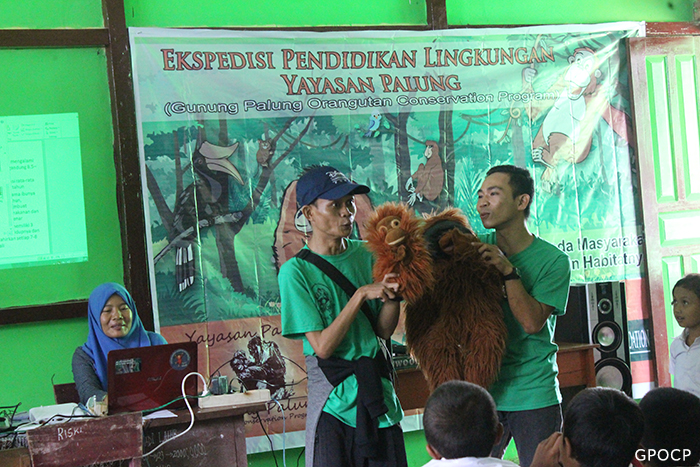Petrus-Kanisus-and-Hendri-Gunawan-giving-a-puppet-show-to-young-students-700x467px.jpg