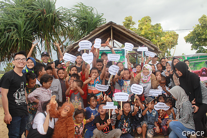 Youth-together-for-World-Orangutan-Day-2017-700x467.jpg