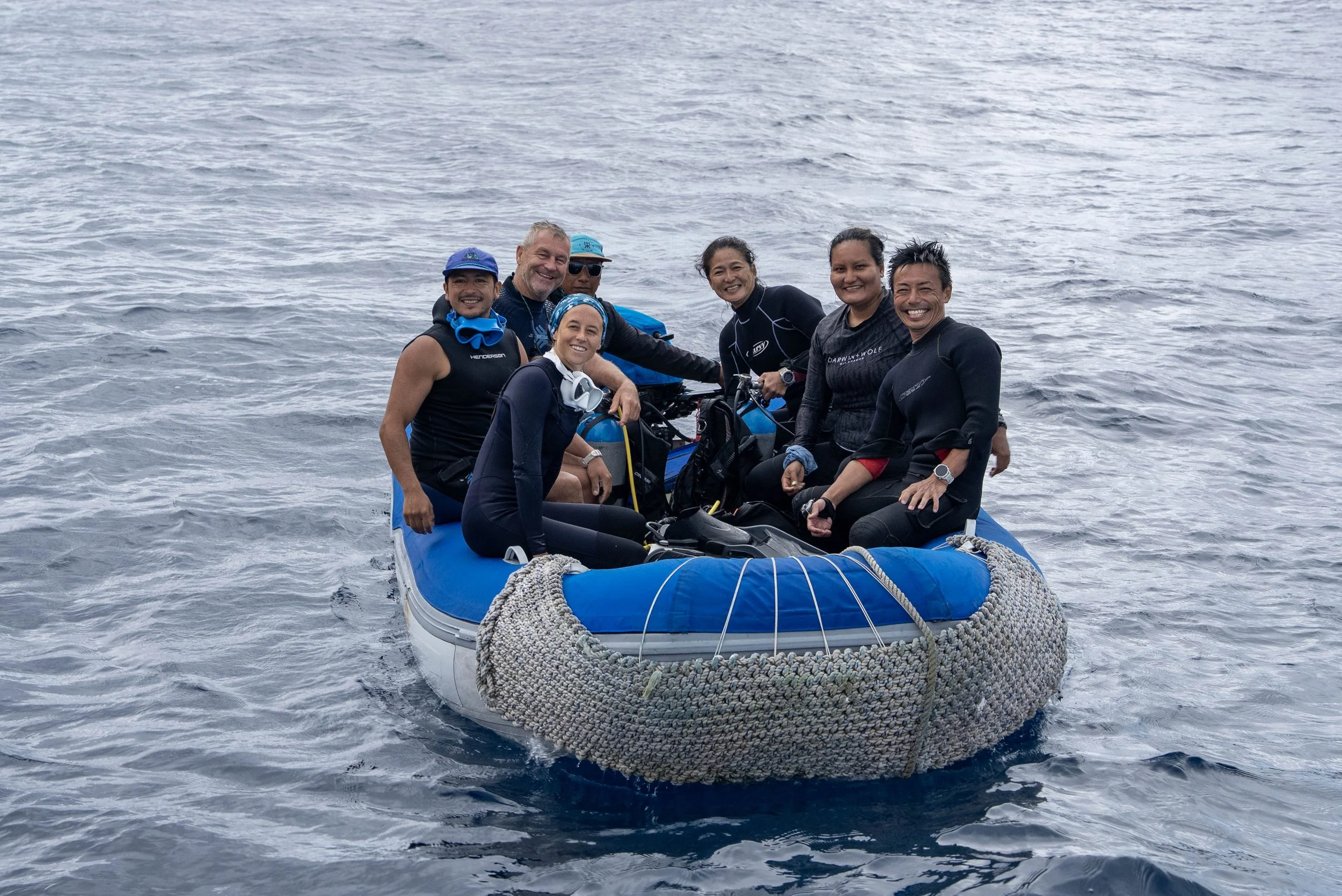 Image 4. Team Photo- Darwin Galapagos.jpg
