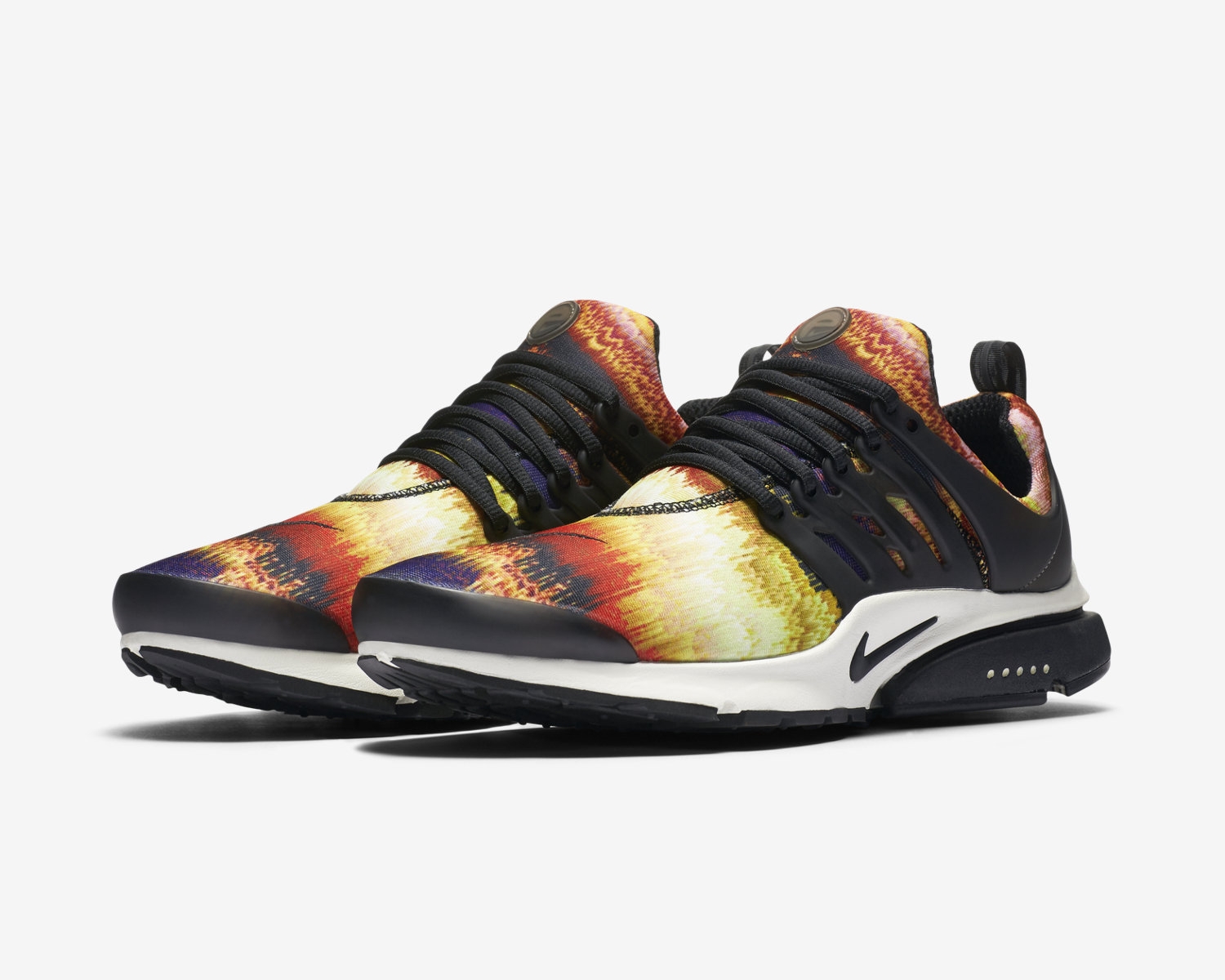The ask for this brief was to get the Presto up to speed with a modern print vibe this model has never seen before. Working closely with the product manager and footwear design director I came up with a vibrant and fast feeling print concept. I want