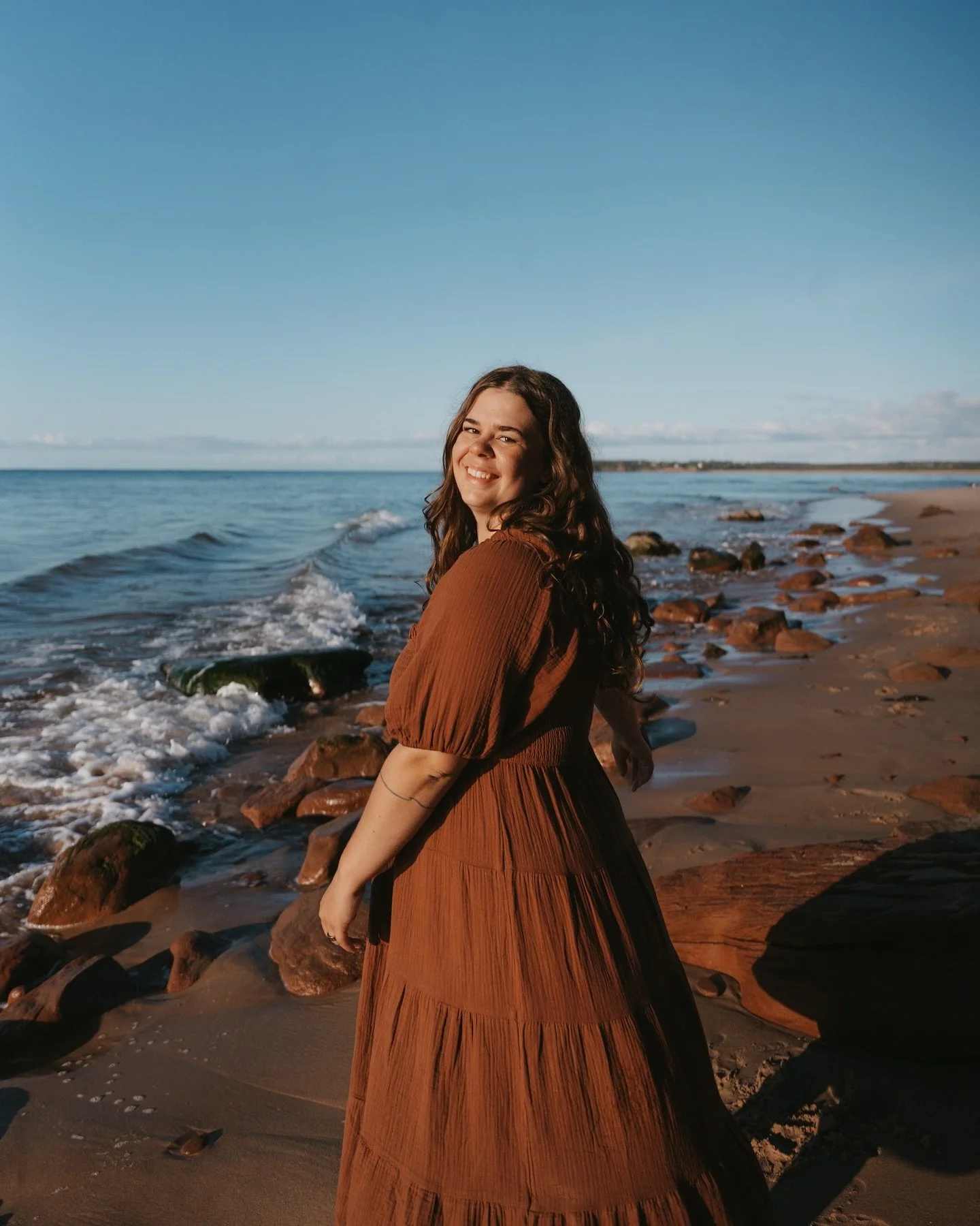 Hey, I&rsquo;m Danielle 👋

I&rsquo;m so happy you&rsquo;re here. I&rsquo;m a wedding and engagement photographer based on the East Coast of Canada in the little corner I call home, Nova Scotia.

Most days you&rsquo;ll find me out in nature, walking 