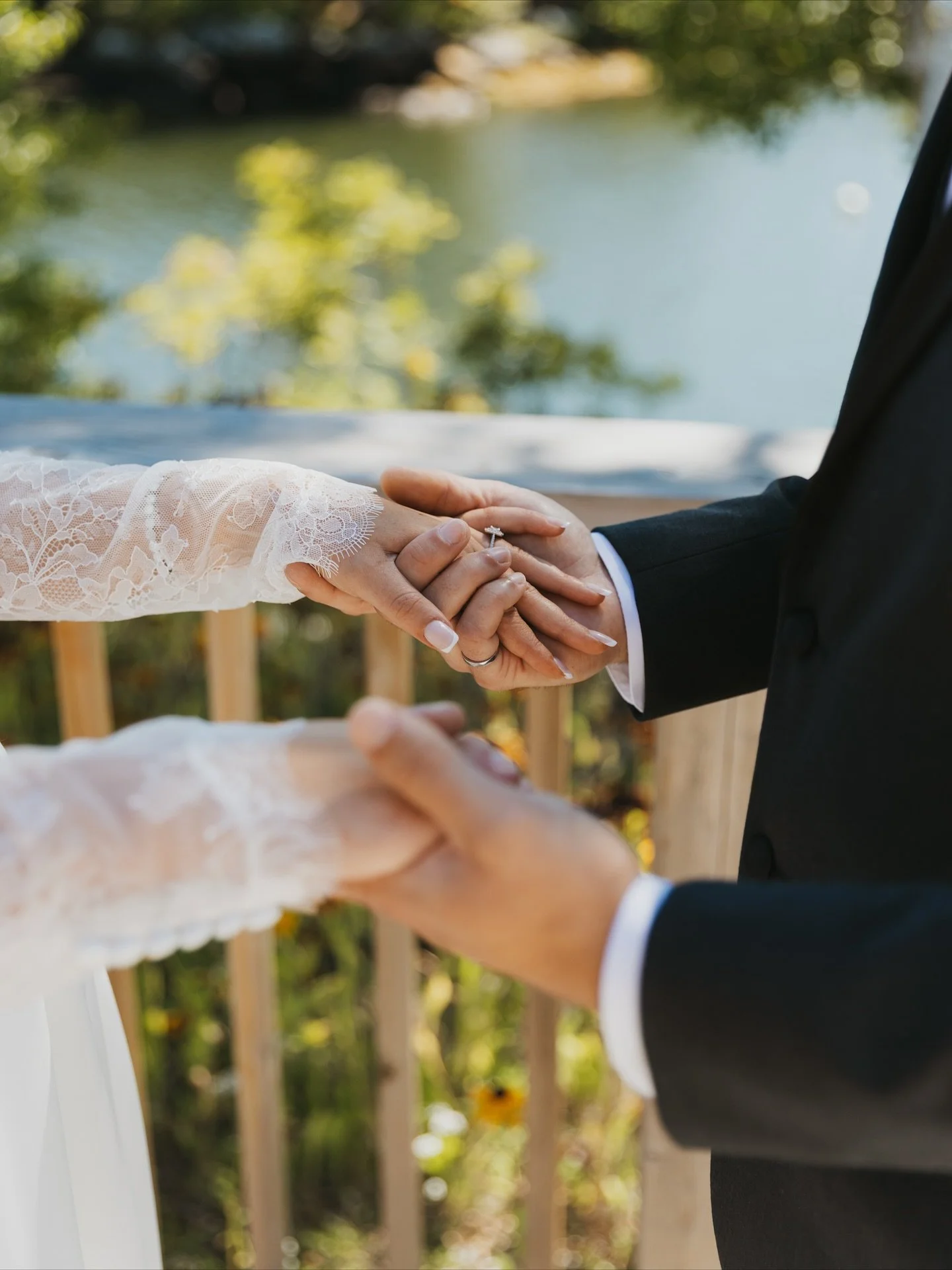 taking time to have a few moments alone before your ceremony is so special ✨