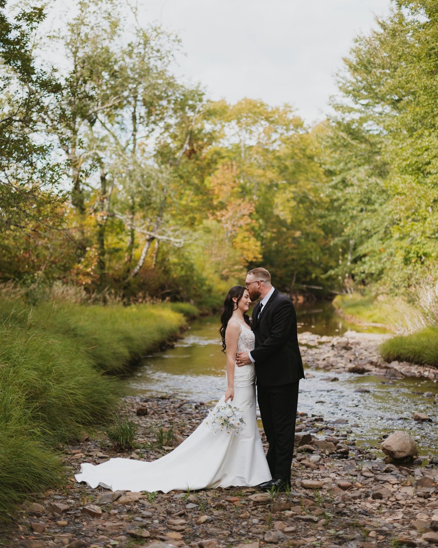 A moment for the MacNeils ✨

Photography: me!
Videography: @davidanthonyfilms 
Venue: @thebarnatsadiebellefarm 
Hair: @beautybyveinot 
DJ: @maritimemobileevents
Dress: @reveriebridal.hrm