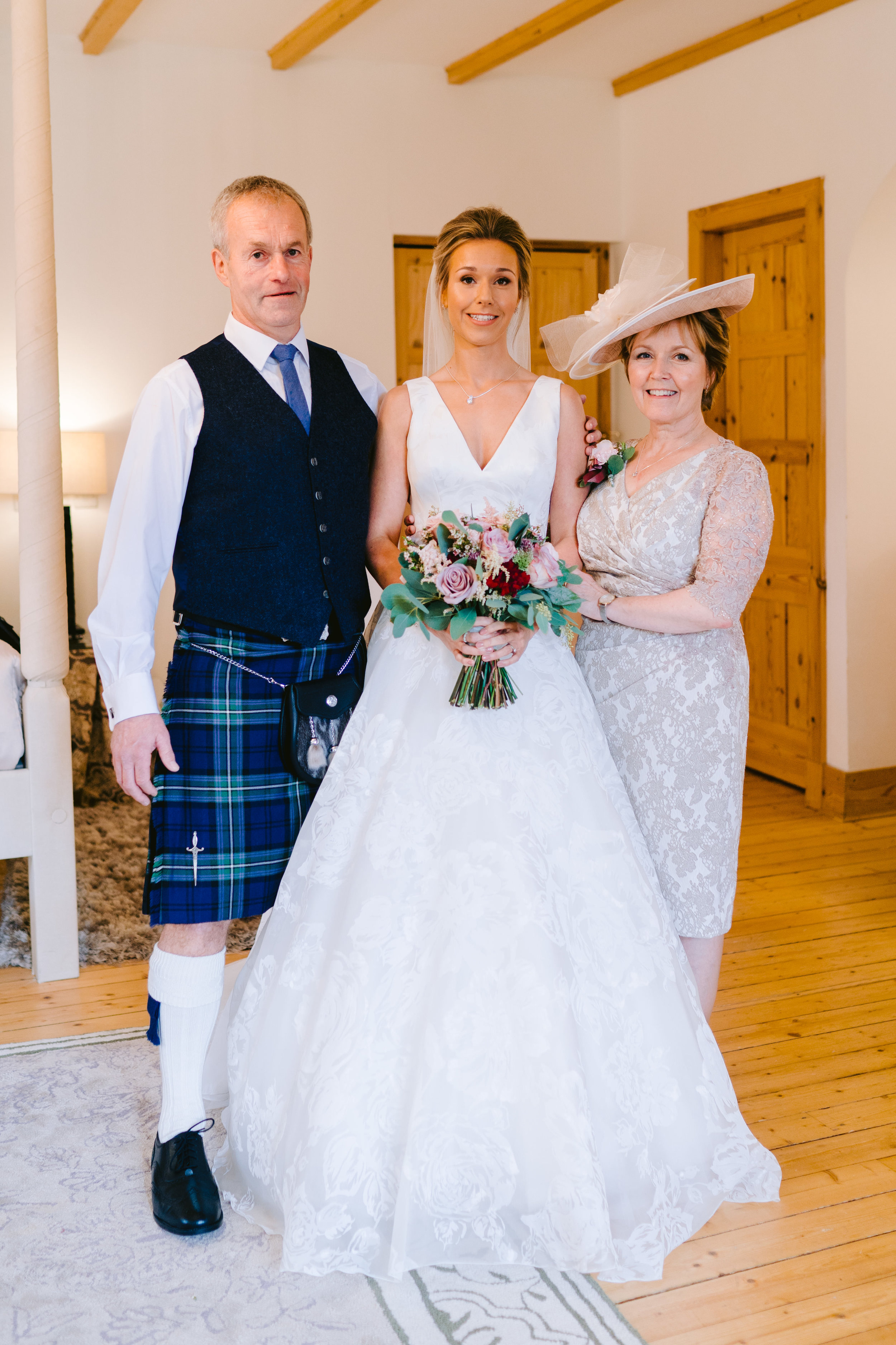 Karin_and_Shauns_Wedding_-_Achnagairn_Castle_-_www.eilidhrobertson.co.uk-325.jpg