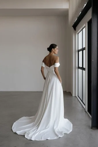 La Belle Frances Day back .webp