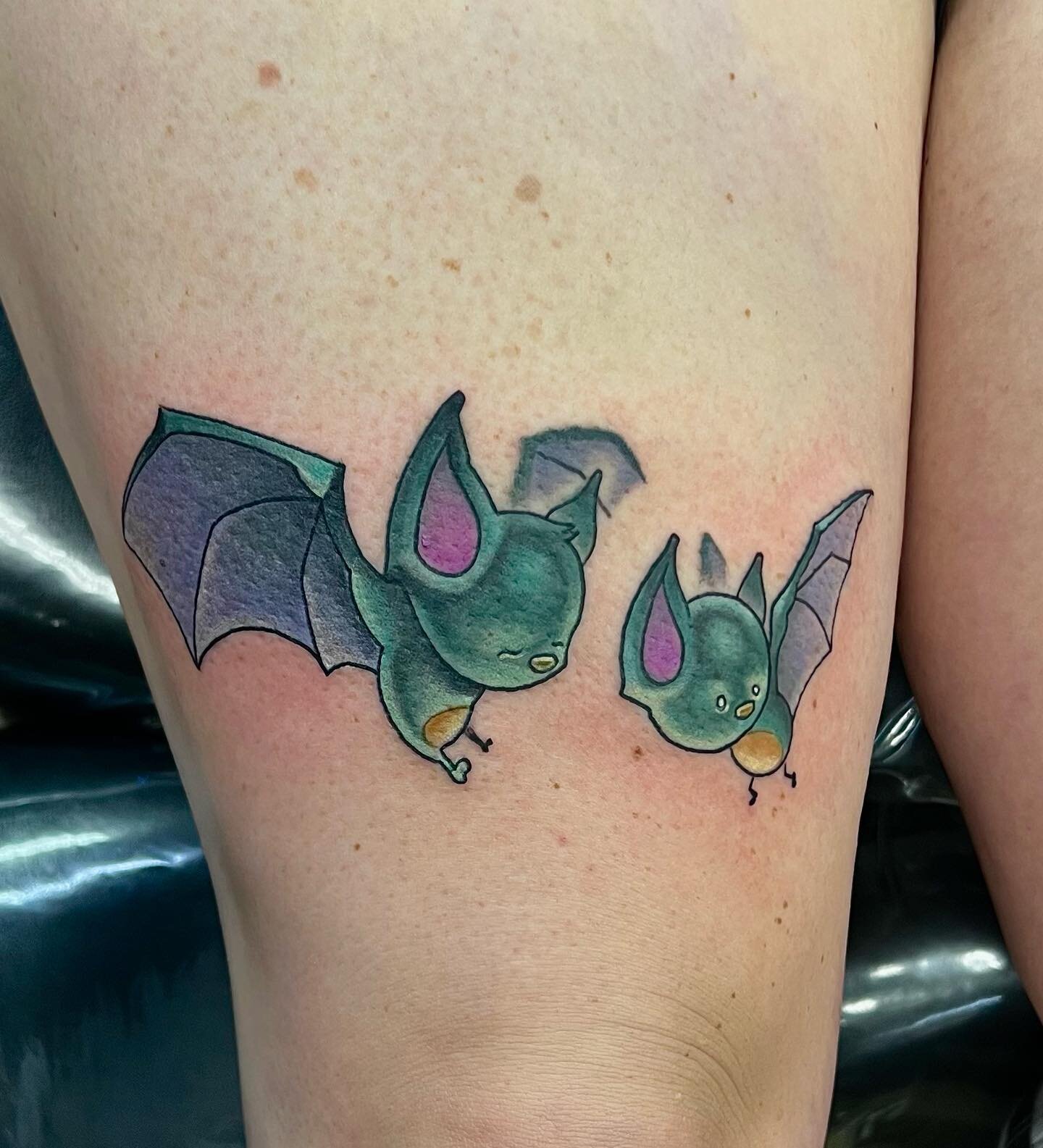 Check out these sick little green bat tattoos! 🦇💚 

#bats #battattoo #spooky #chicago