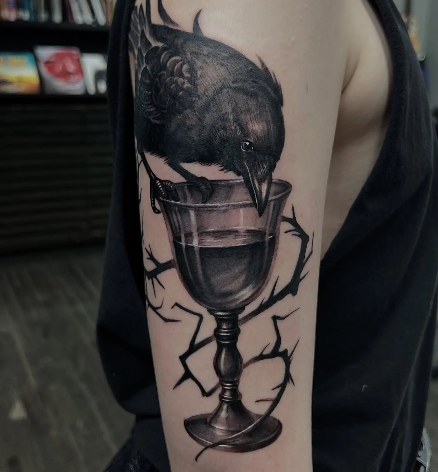 🐦‍⬛ 
Loved doing this one! Thanks @insert_existential_crisis for sitting back to back like a champion. Excited to see this one healed!
#crow #darkart #blackandgreytattoo #realism #chicagoartist