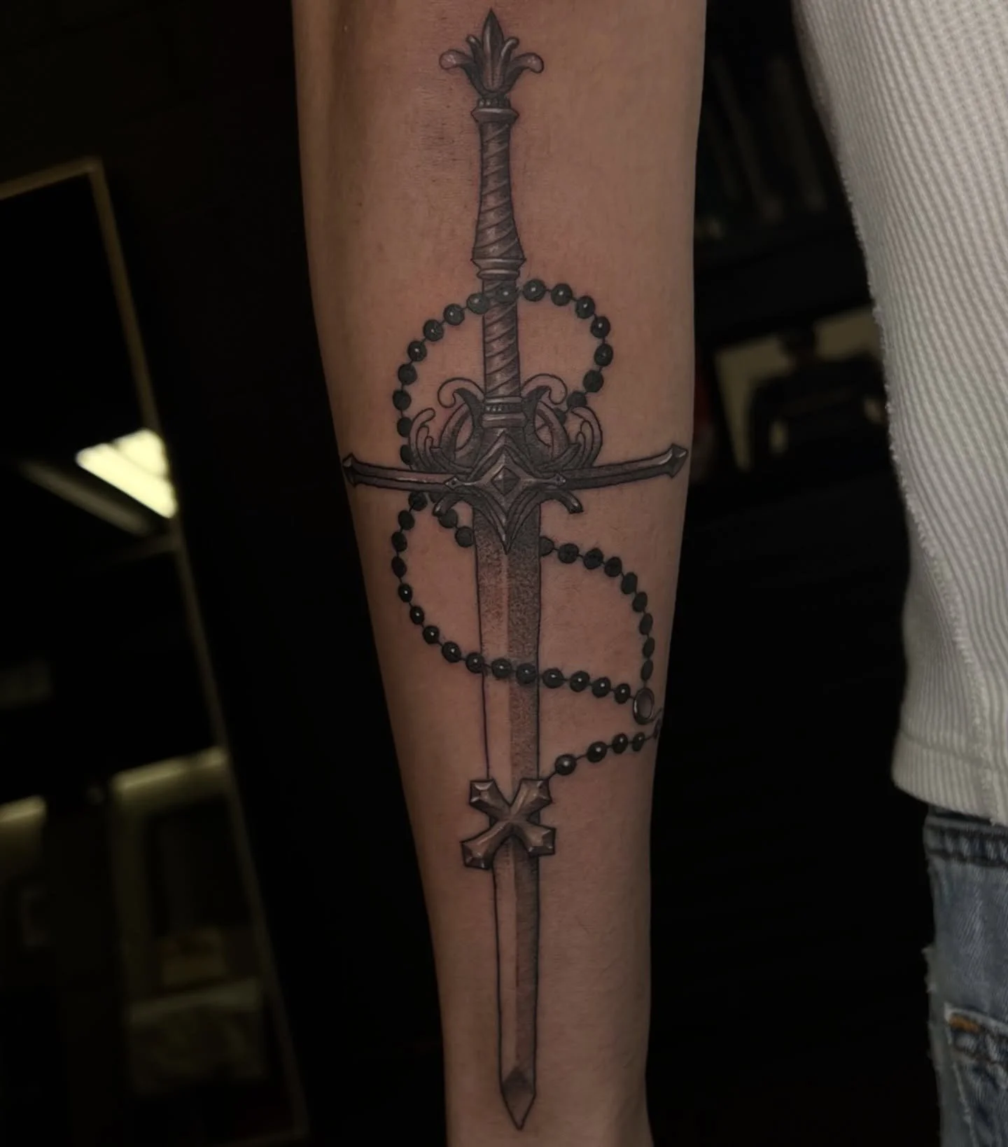 ⚔️ ⚔️ ⚔️ 

I swear I can tattoo other things! 
But I did have a lot of fun with this sword. I&rsquo;m always down to do cool weapons and would love to do a flail at some point 😉 😉.

#swordtattoo #rosarie #dotwork #fineline #chicagoartist