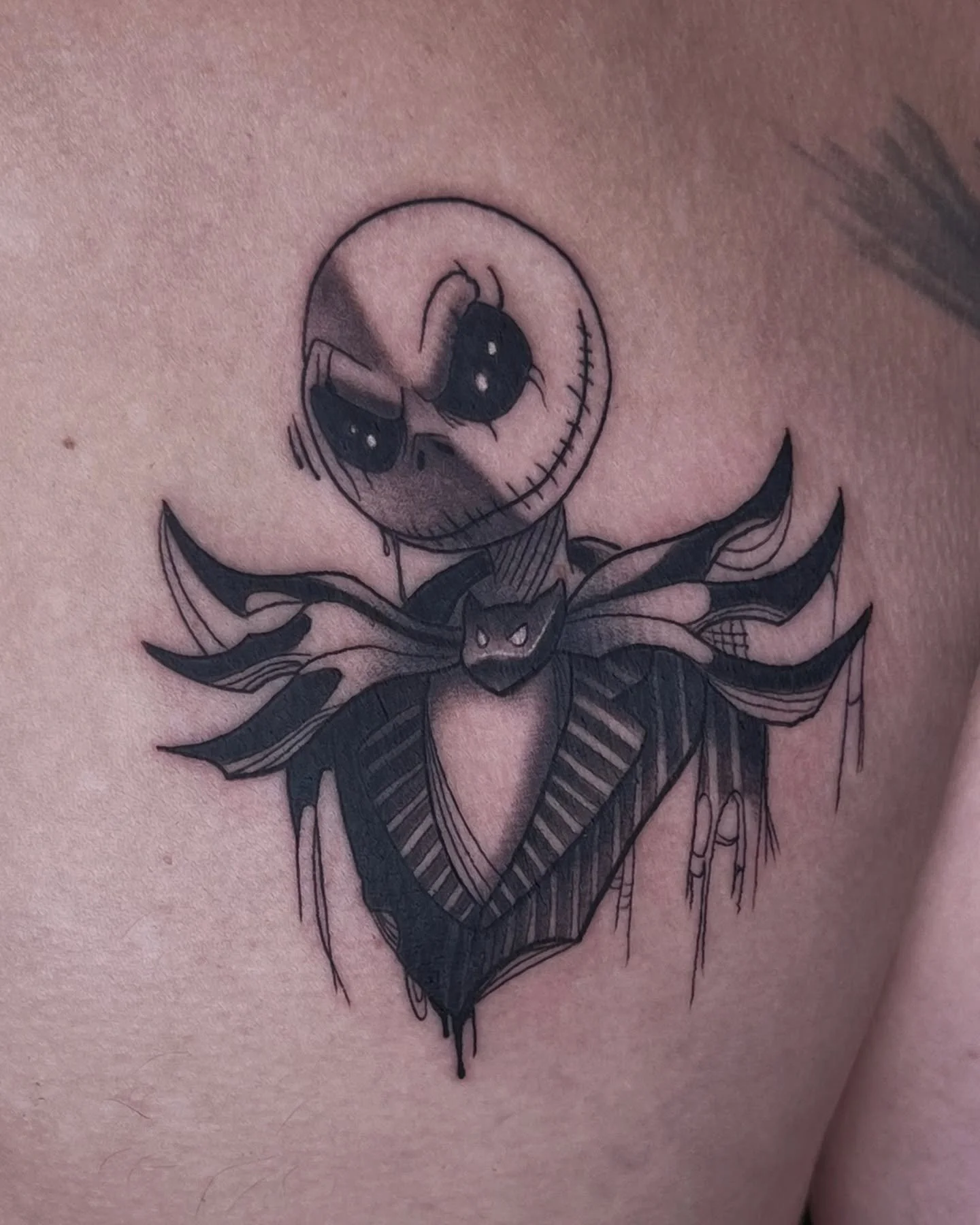 💀 Matching Jack Skellington(s)💀

(Try and spot the small changes 🧐)

#nightmarebeforechristmas #jackskellington #blackandgrey #illustrativetattoo #chicago