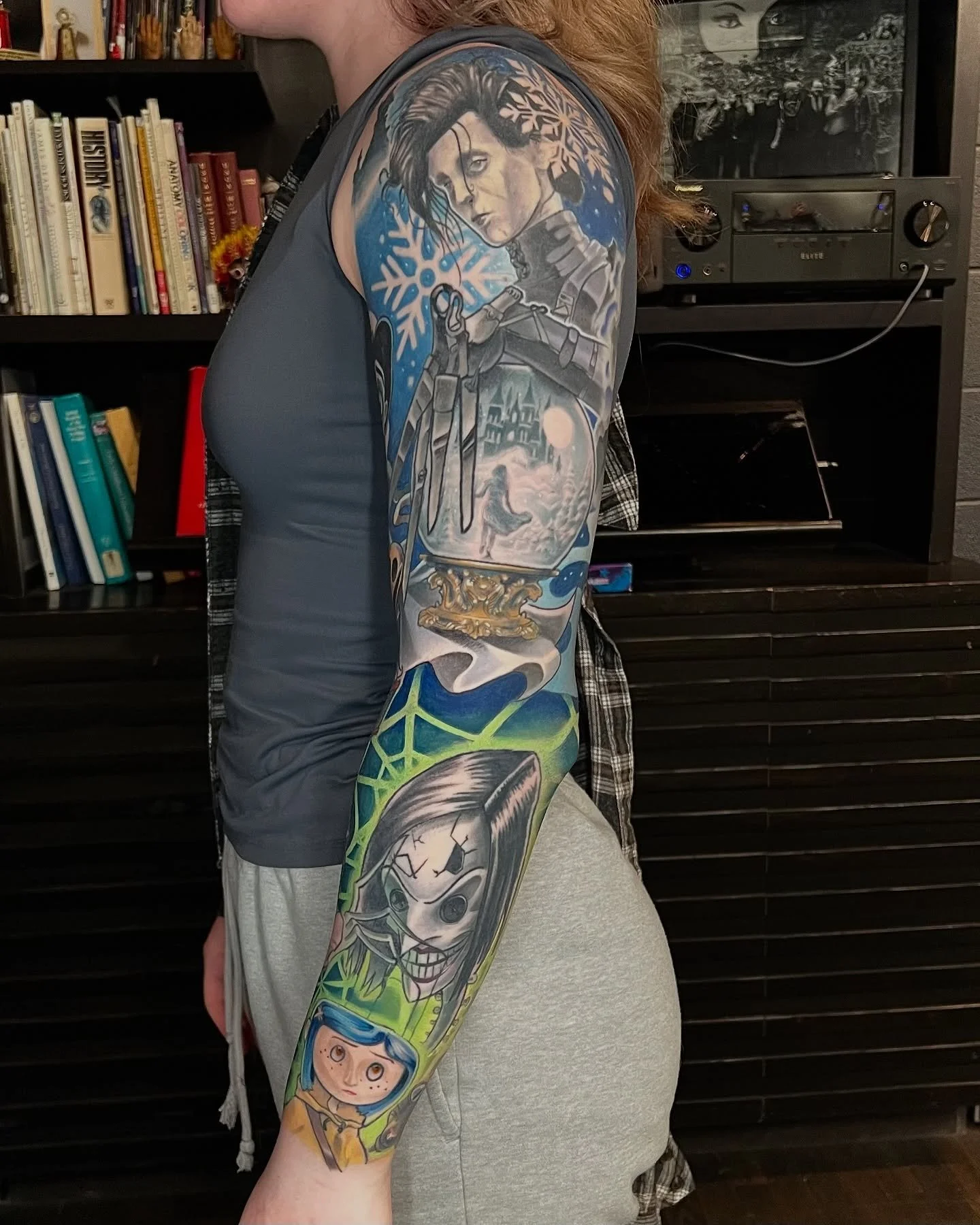 Tim Burton themed sleeve I&rsquo;ve worked on for quite some time. Thank you @a.counii for sitting like a champ for the entire thing.  Swipe -> to see more pictures/videos

#sleevetattoo #colortattoo #timburton #edwardscissorhands #beetlejuice #co