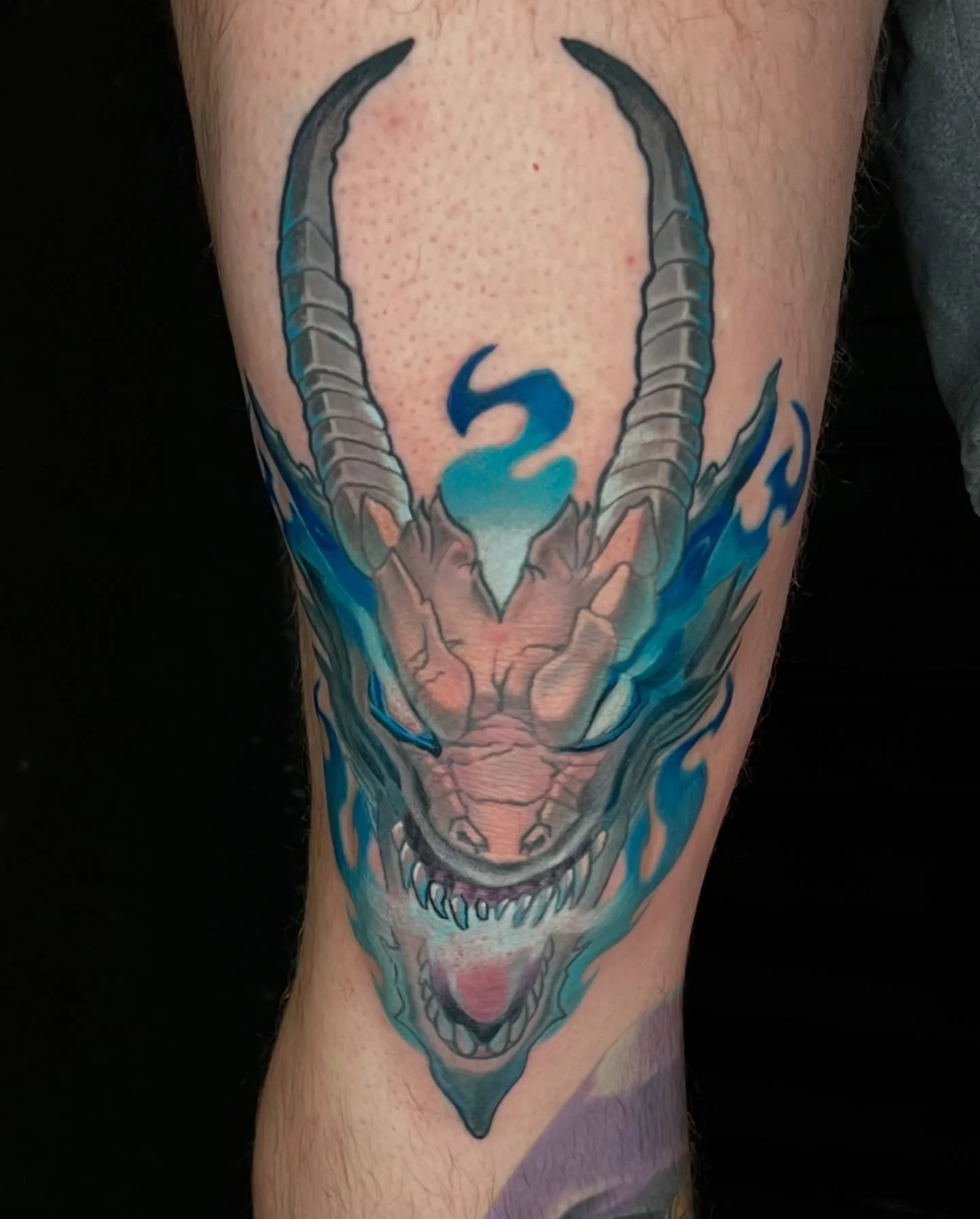 Blue Dragon Knee 🐉

Ngl this one was one of the trickiest ones I&rsquo;ve done. Most of this is healed, some is fresh.

#dragon #undeaddragon #blue #kneetattoo #colortattoo #imbluedabadeedabadie #chicagoartist