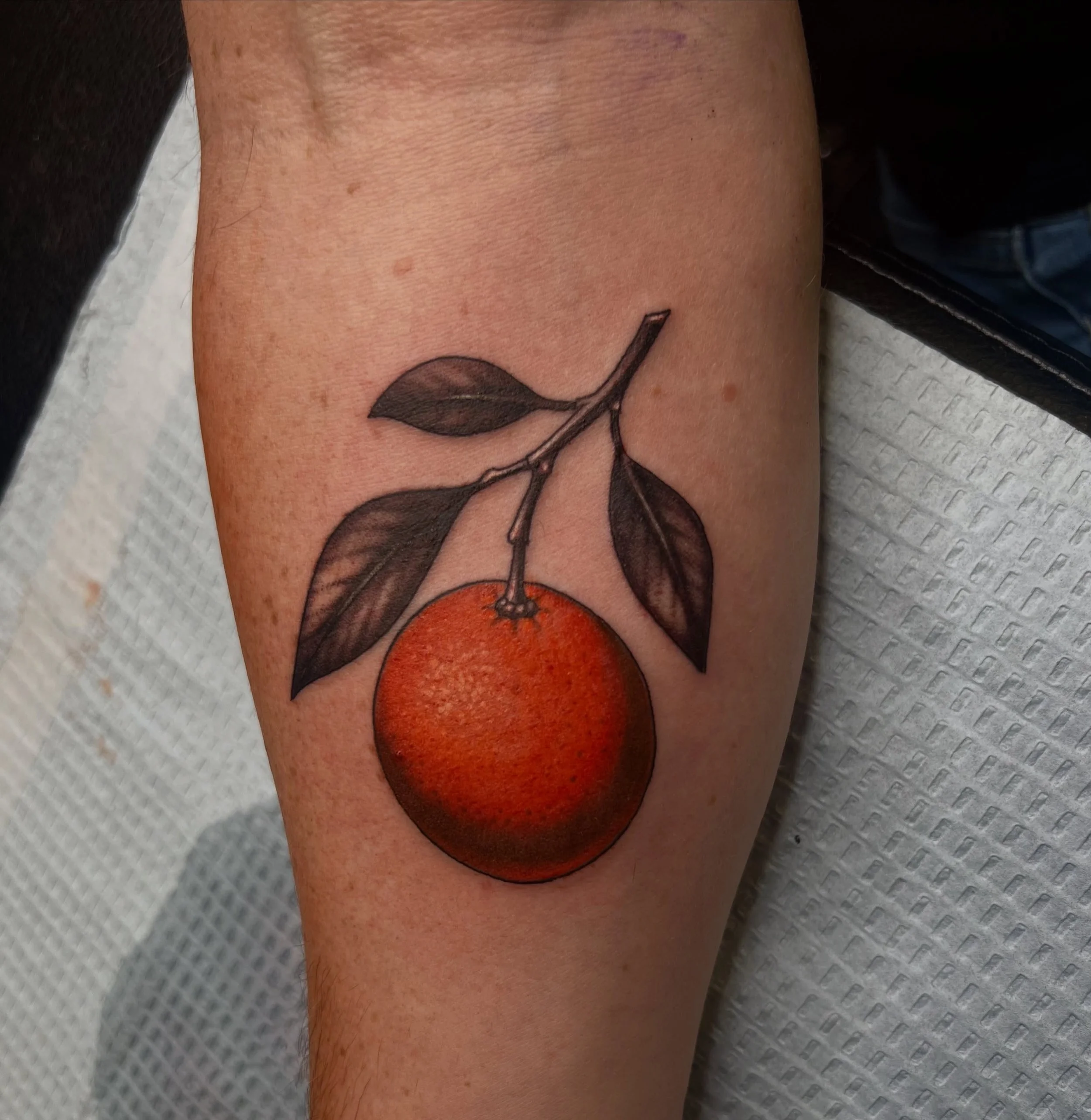 Just an orange 🍊 

#colortattoo #chicagoartist #industryinks #fruit #realism