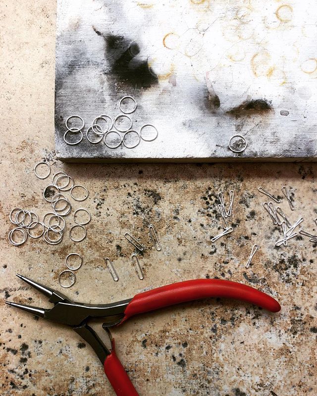 Big changes are afoot at TBD! This fall I joined the incredible team at @jewelryarts as an apprentice. Follow @jewelersapprentice to see the badass new tricks I&rsquo;m learning. And stay tuned for new handmade pieces! &bull;
&bull;
Making links for 
