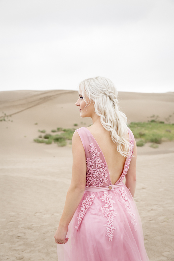 sand_dunes_pink_utah_fashion_bridal.jpg