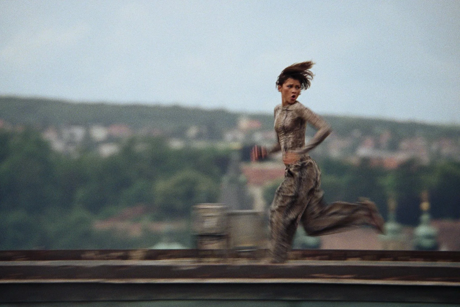 FW26-zendaya_brand_build-pad-brand_video-3x2-no_vo-no_sub-120s-logo_url-titled-01.00_01_27_10.Still019.jpg