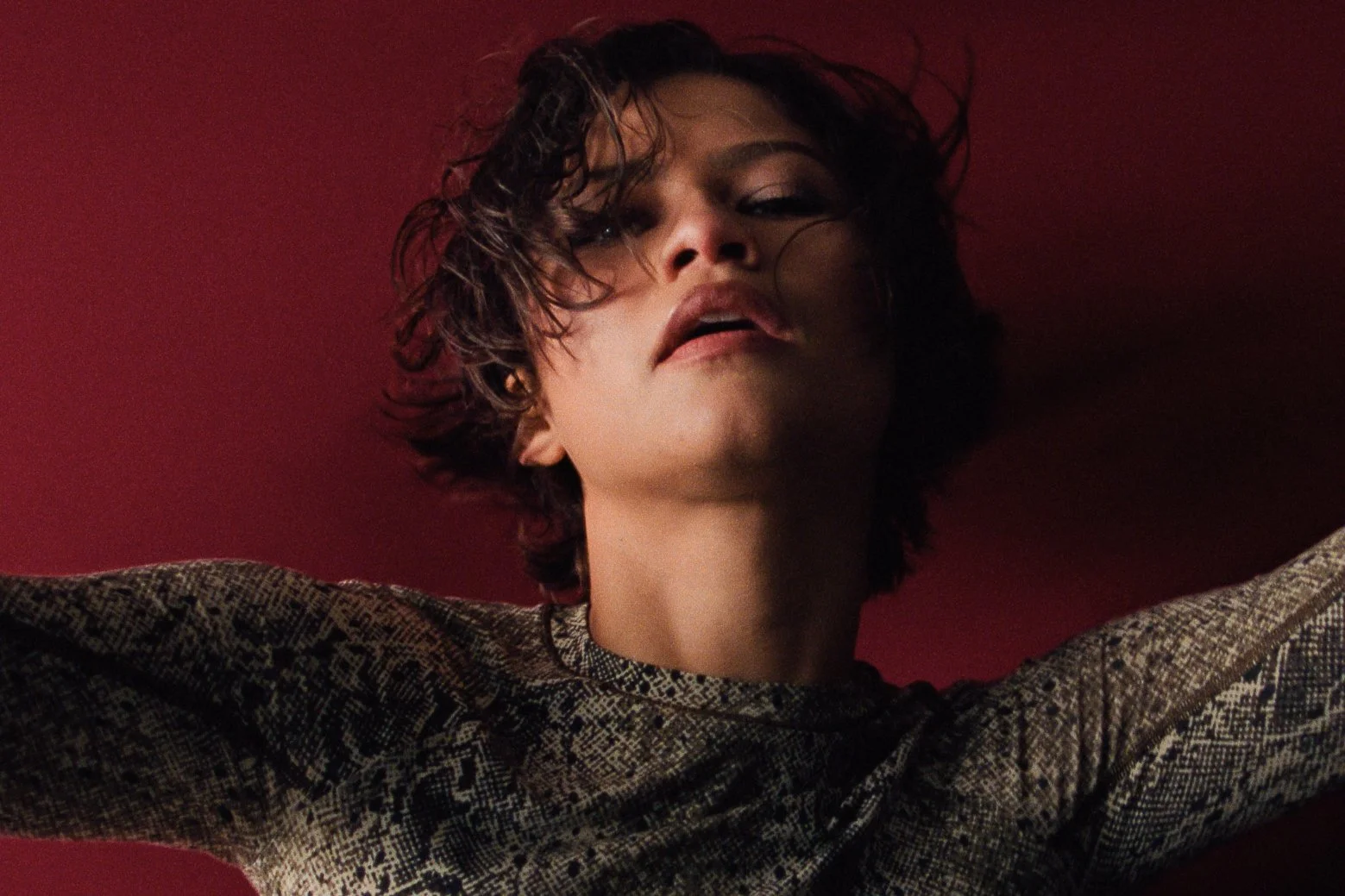 FW26-zendaya_brand_build-pad-brand_video-3x2-no_vo-no_sub-120s-logo_url-titled-01.00_01_43_03.Still002 copy.jpg