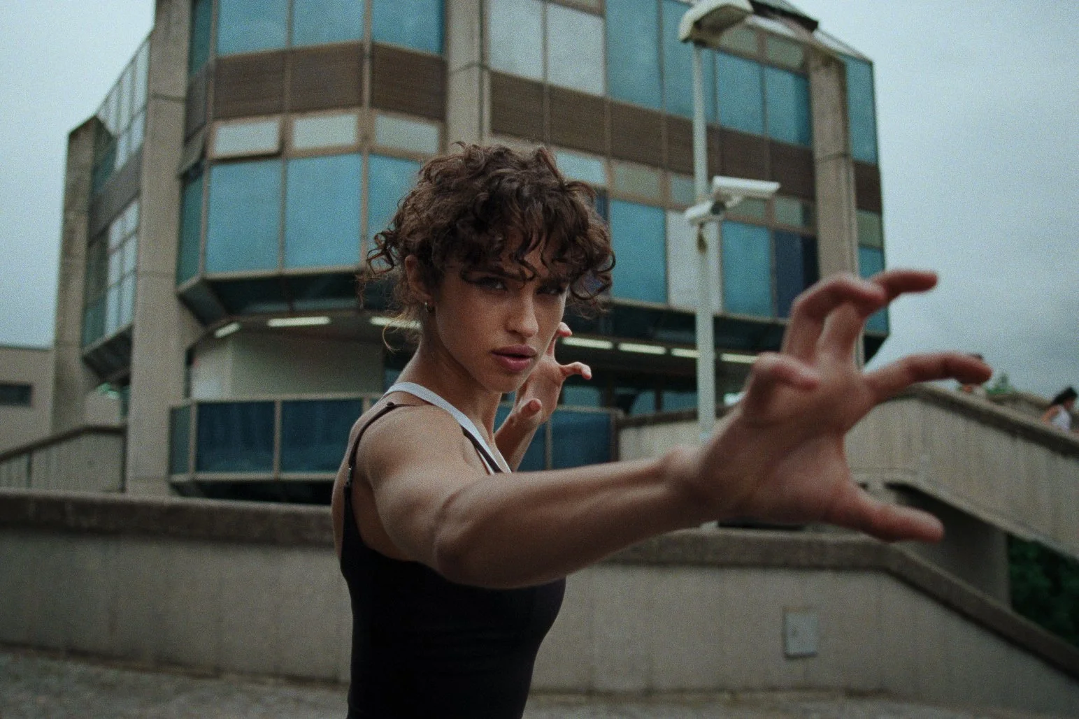FW26-zendaya_brand_build-pad-brand_video-3x2-no_vo-no_sub-120s-logo_url-titled-01.00_00_07_02.Still003.jpg
