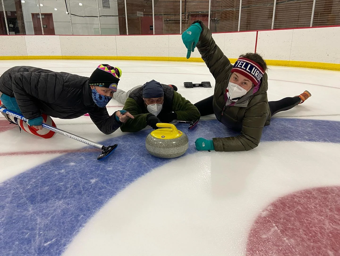 Congratulations to the League 1 champions, Curling Me Softly! Thanks to all the curlers for a great league and thanks to @browndogpizza for being the official sponsor of League 1!