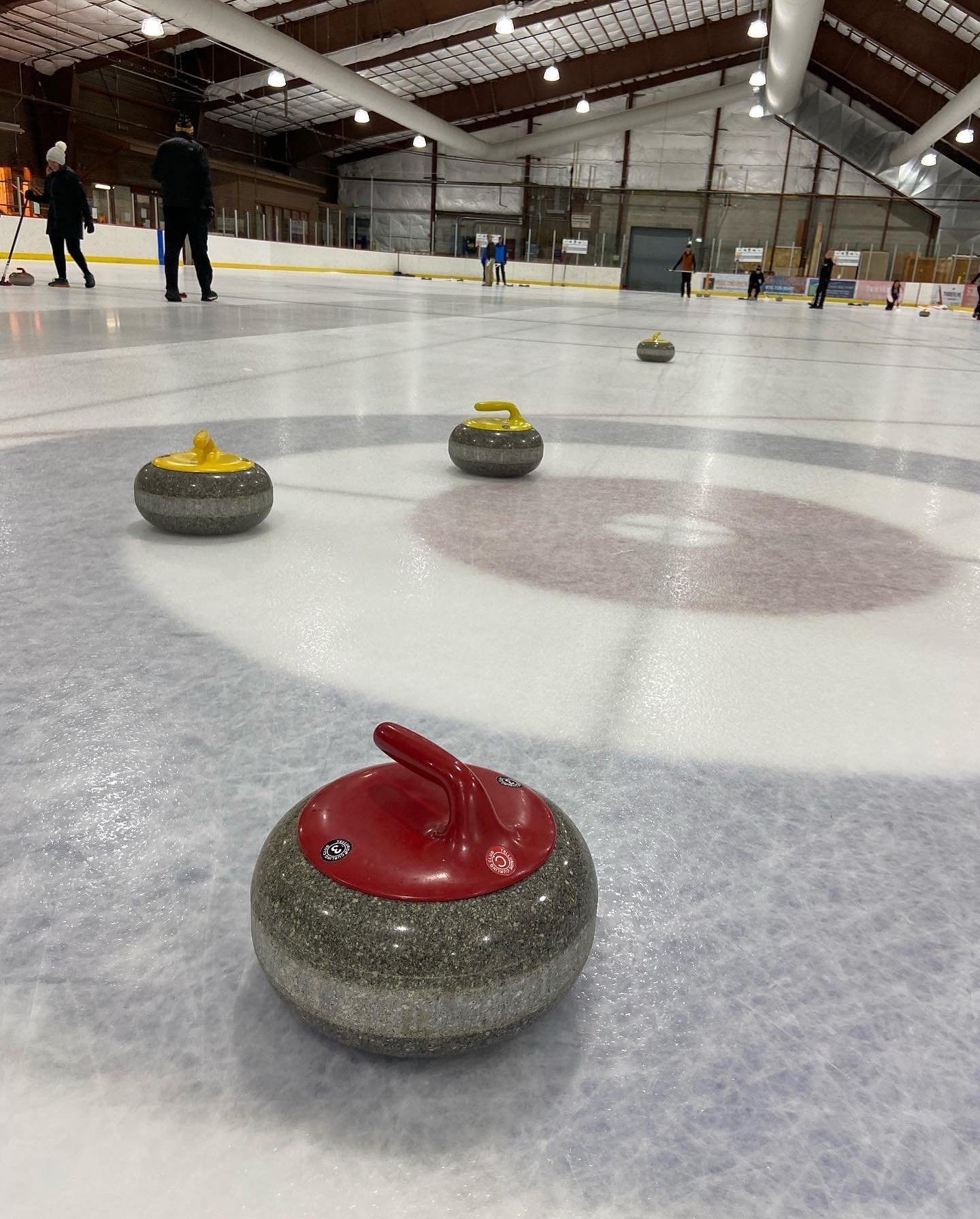 Curling registration for 2022/2023 league play opens at 10am on Friday 9/30! We will have room for at least 4 new teams this year so get your team together and don&rsquo;t forget to sign up! www.telluridecurling.com/sign-up (link in bio)