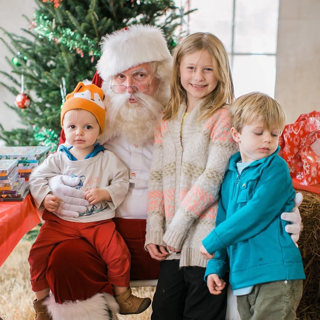 Best Santa picture ever, circa 2015