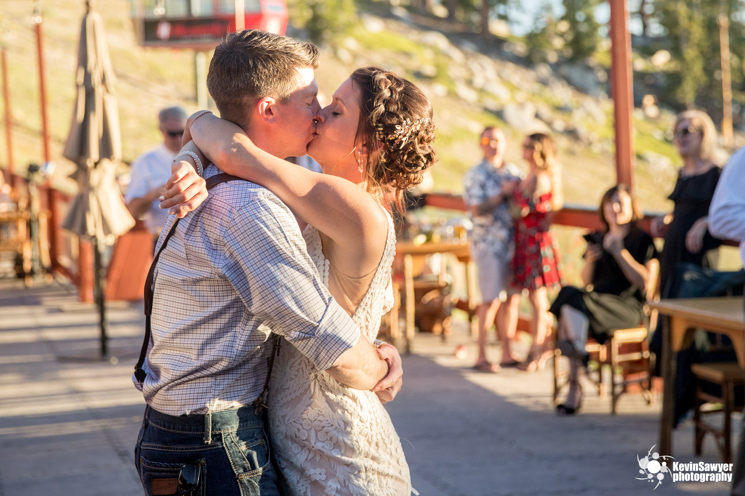 lake tahoe wedding photographer heavenly lake view lodge first dance