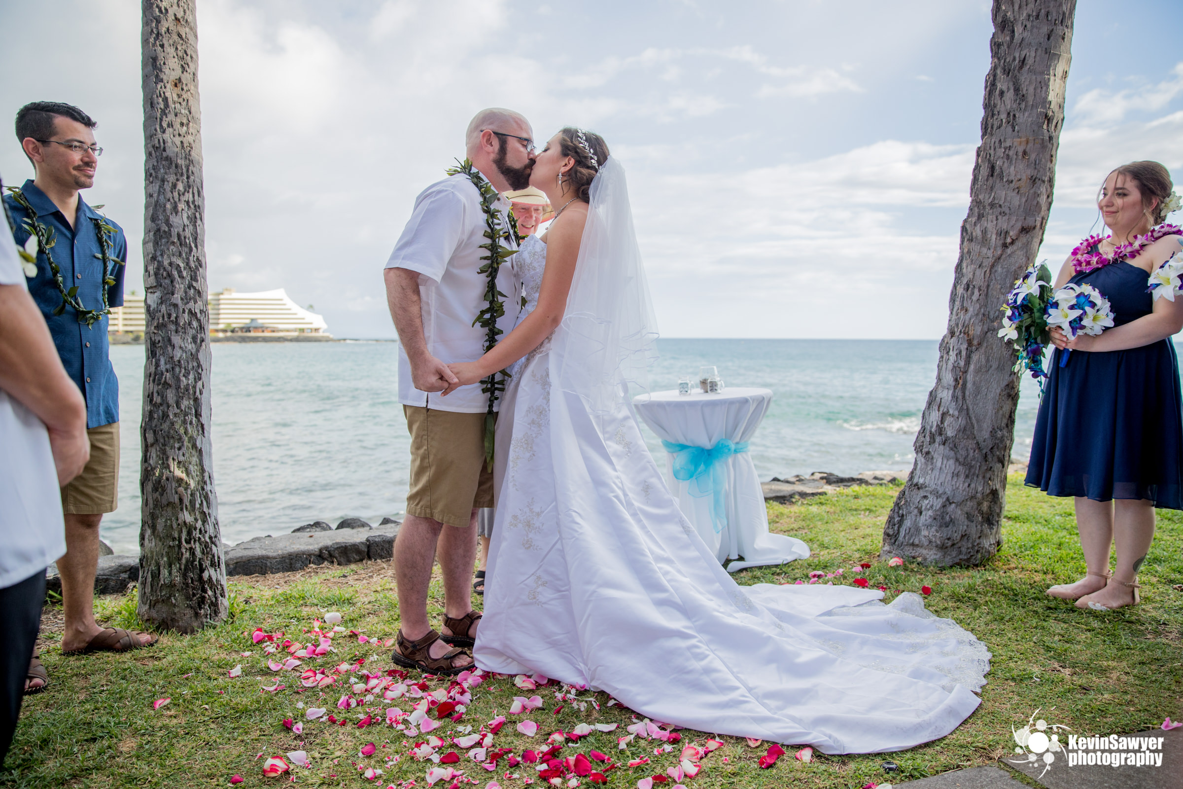 hawaii-big-island-photographer-photography-destination-ceremony-first-kiss