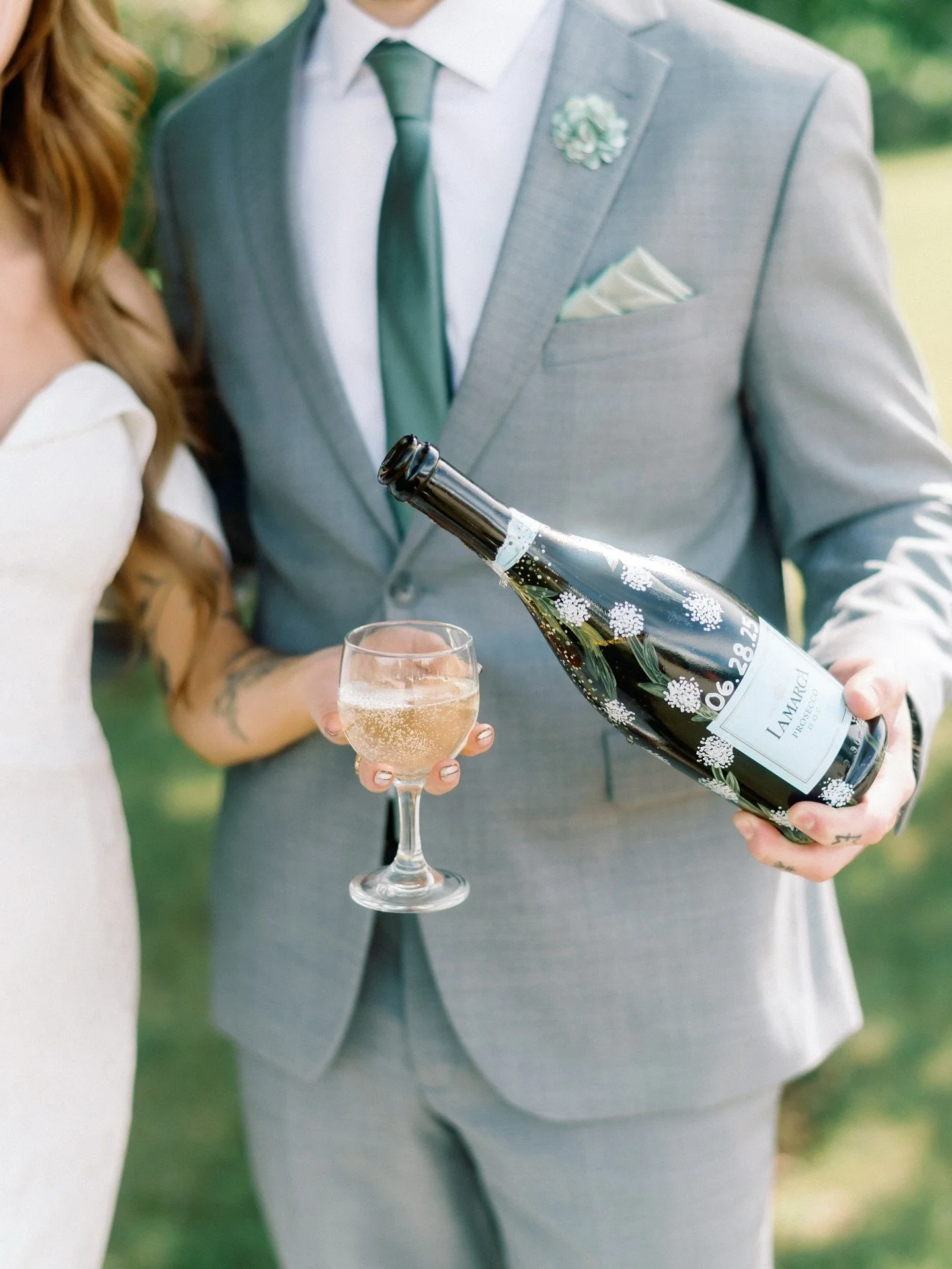 Sabrina &amp; Devon 3
.
.
.
.
#classicbride #timelessstyle 
#calgaryweddingphotographer #calgaryphotographer #yycweddingphotographer #yycphotographer #albertaweddingphotographer #albertaphotographer #yyclove #weddinginspo #weddingphotographer #looksl