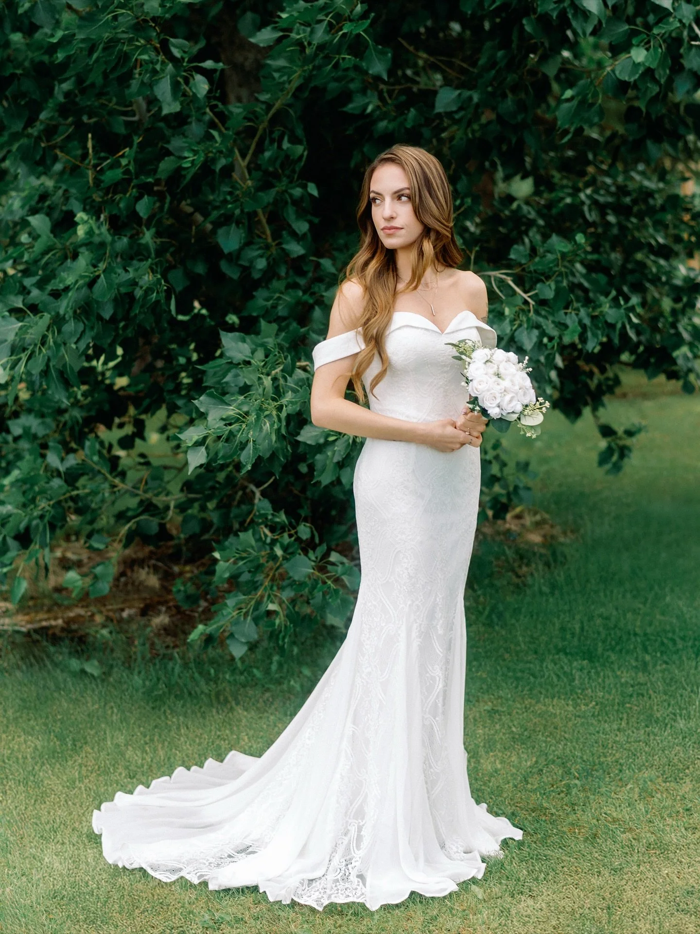 Sabrina &amp; Devon 4
.
.
.
.
#classicbride #timelessstyle 
#calgaryweddingphotographer #calgaryphotographer #yycweddingphotographer #yycphotographer #albertaweddingphotographer #albertaphotographer #yyclove #weddinginspo #weddingphotographer #looksl