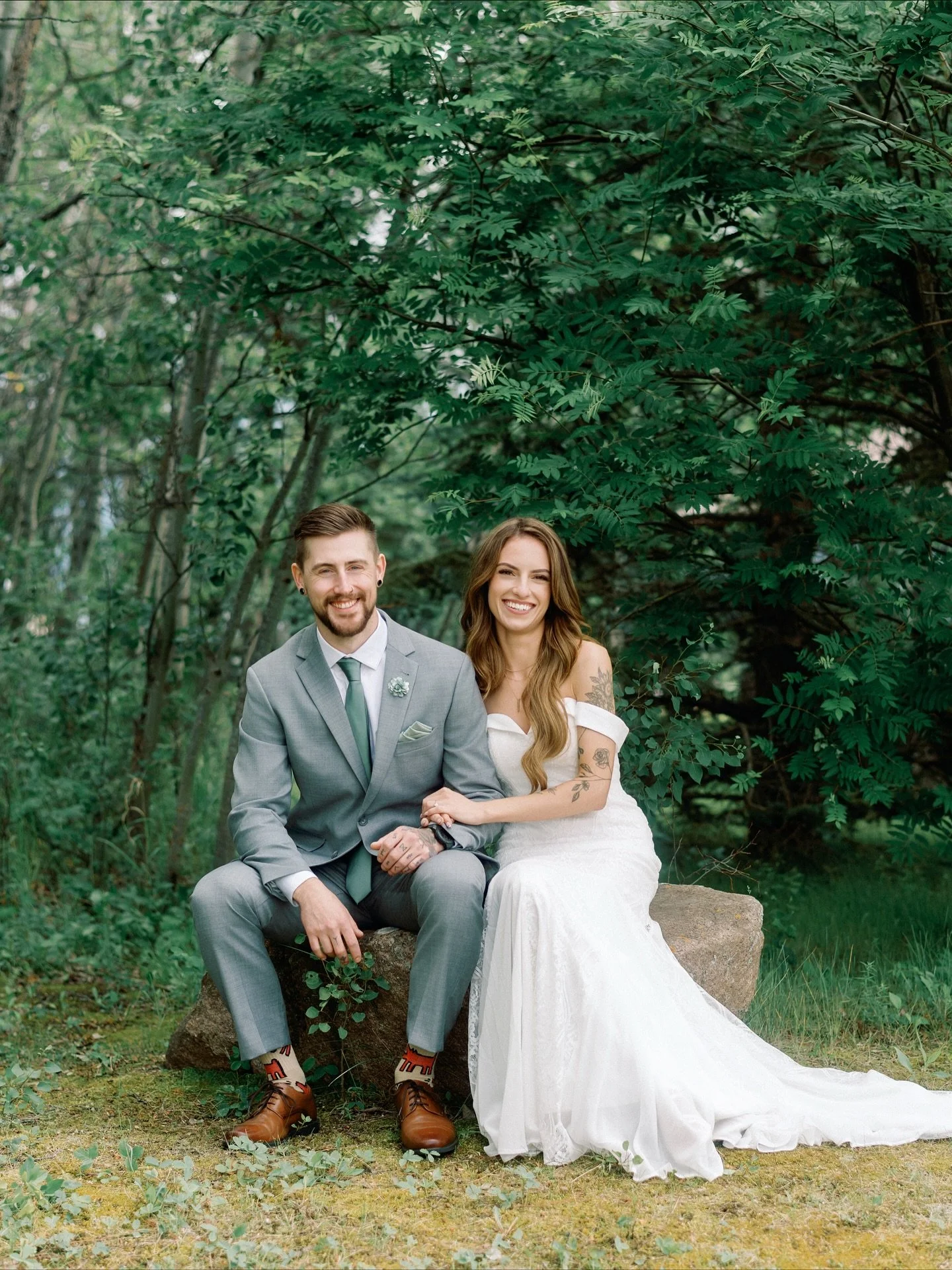 Sabrina &amp; Devon 12
.
.
.
.
#classicbride #timelessstyle 
#calgaryweddingphotographer #calgaryphotographer #yycweddingphotographer #yycphotographer #albertaweddingphotographer #albertaphotographer #yyclove #weddinginspo #weddingphotographer #looks